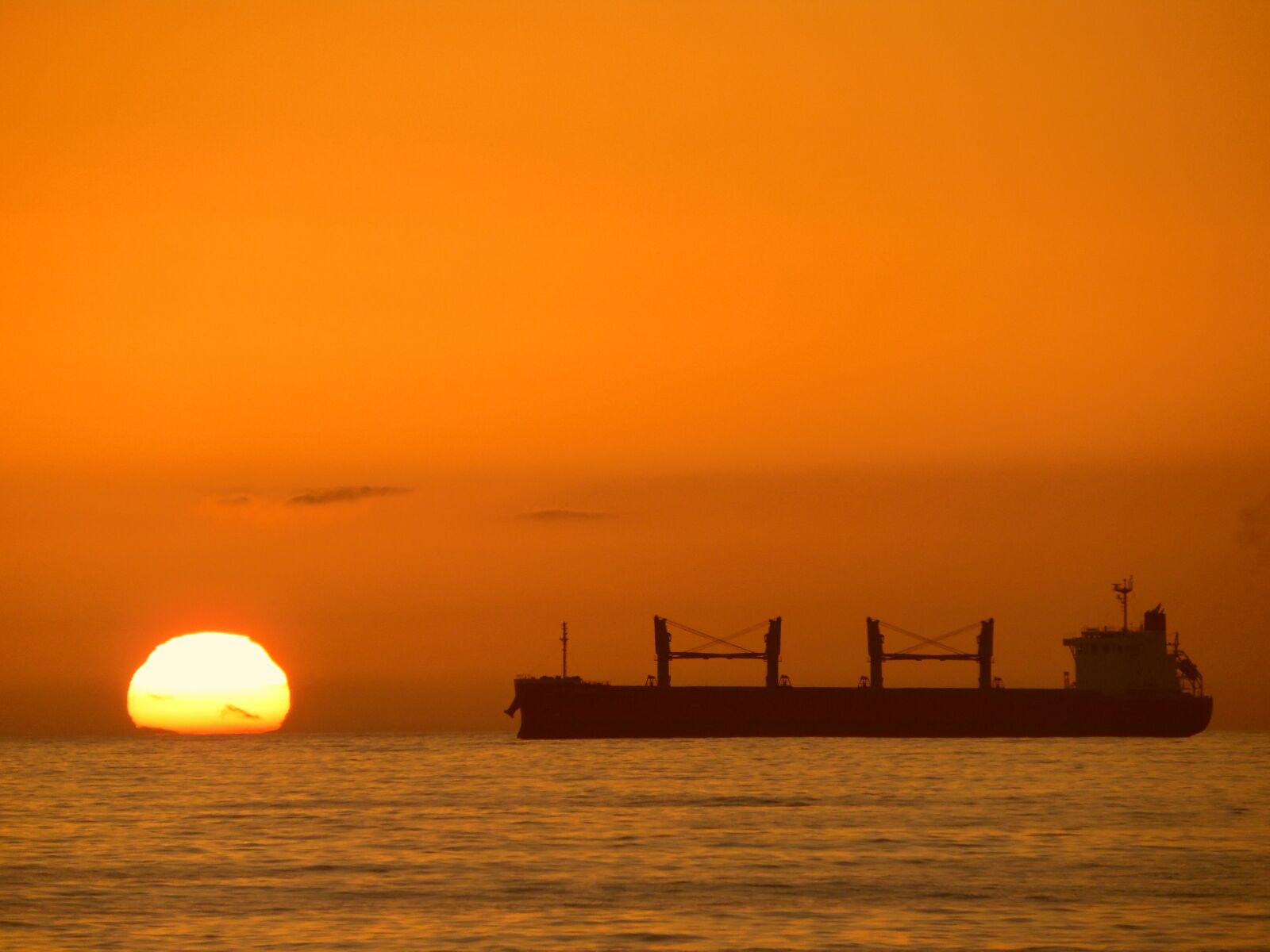 Samsung WB1100F/WB1101F/WB1102F sample photo. Sunset, chile, windows photography