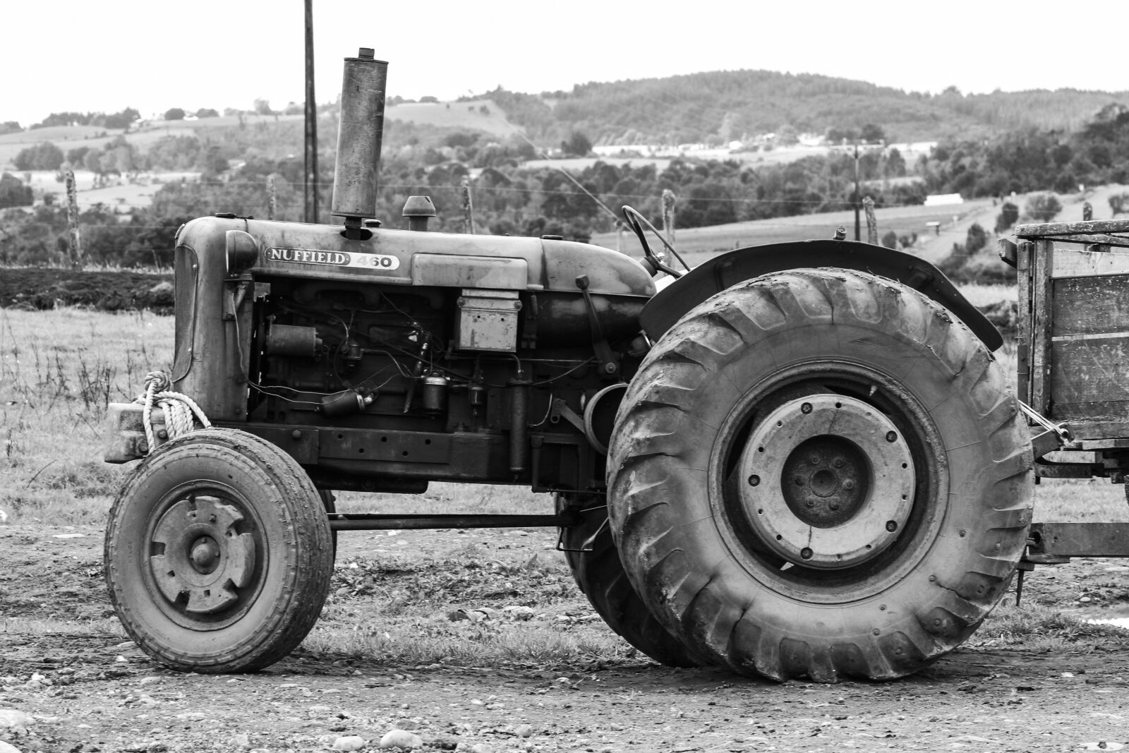Canon EOS 550D (EOS Rebel T2i / EOS Kiss X4) sample photo. Tractor, farm, agriculture photography