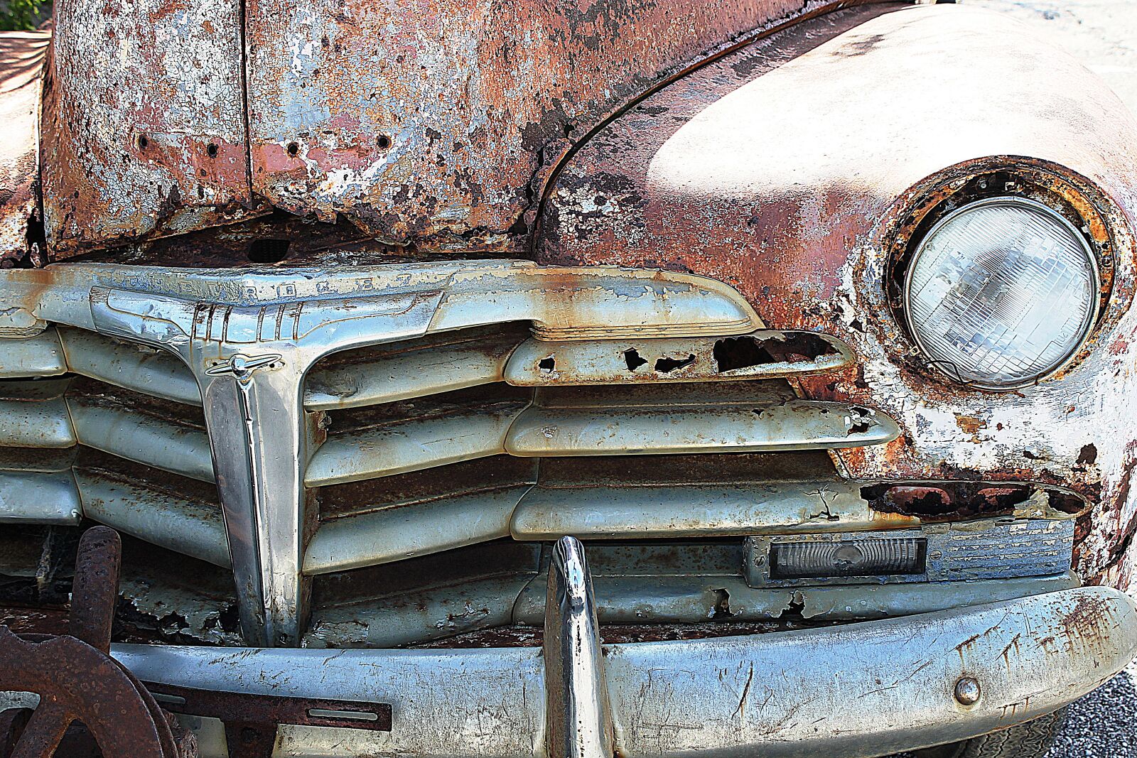Canon EOS 1100D (EOS Rebel T3 / EOS Kiss X50) sample photo. Oldtimer, car wreck, vintage photography