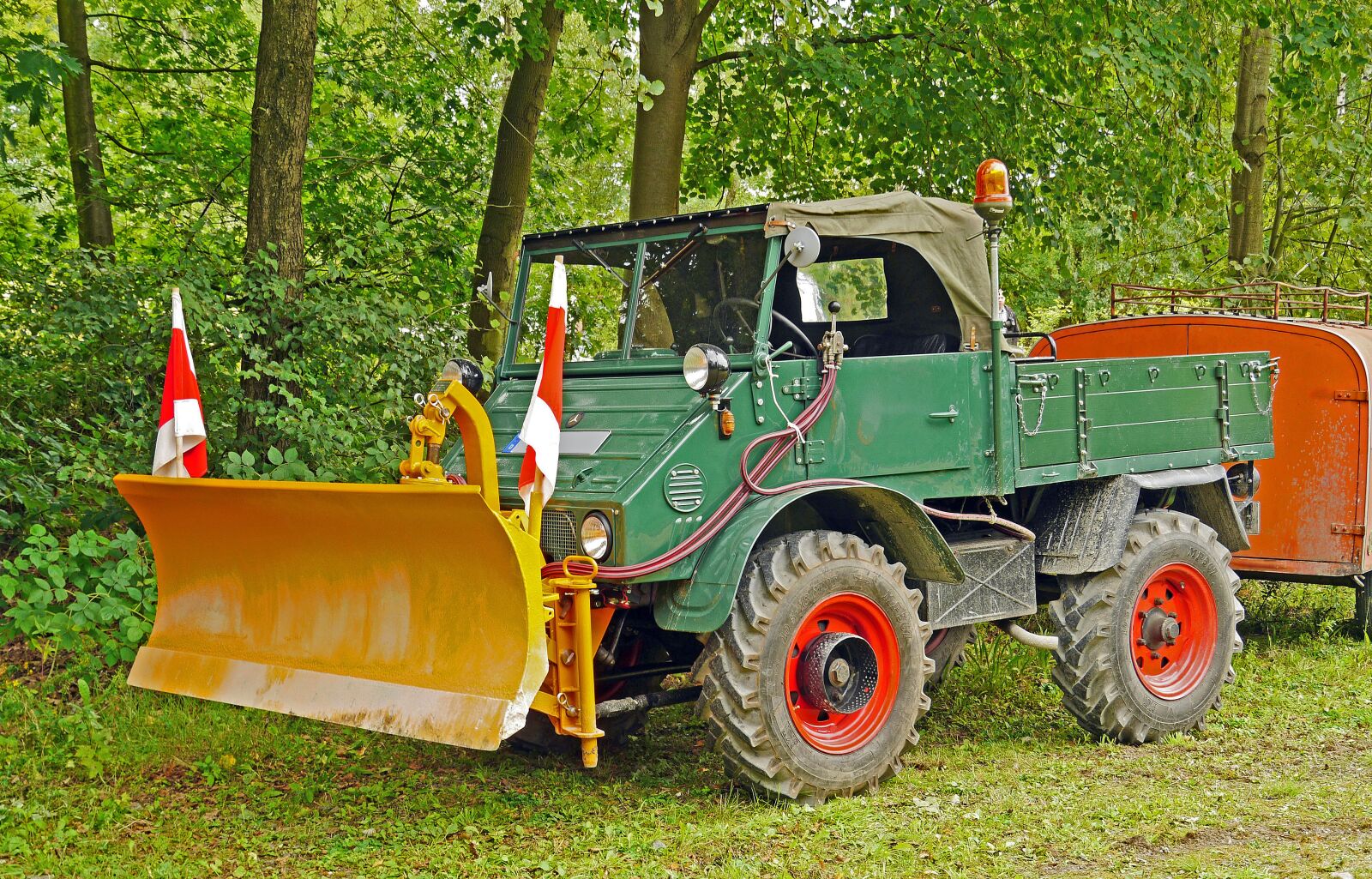 Panasonic Lumix DMC-GH3 sample photo. Unimog, snowplow, oldtimer photography