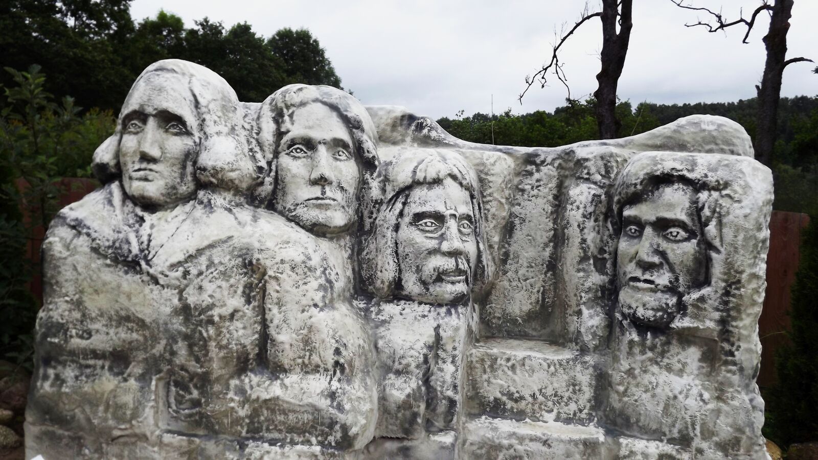 Fujifilm FinePix S3400 sample photo. Sculptures, stone, statues photography