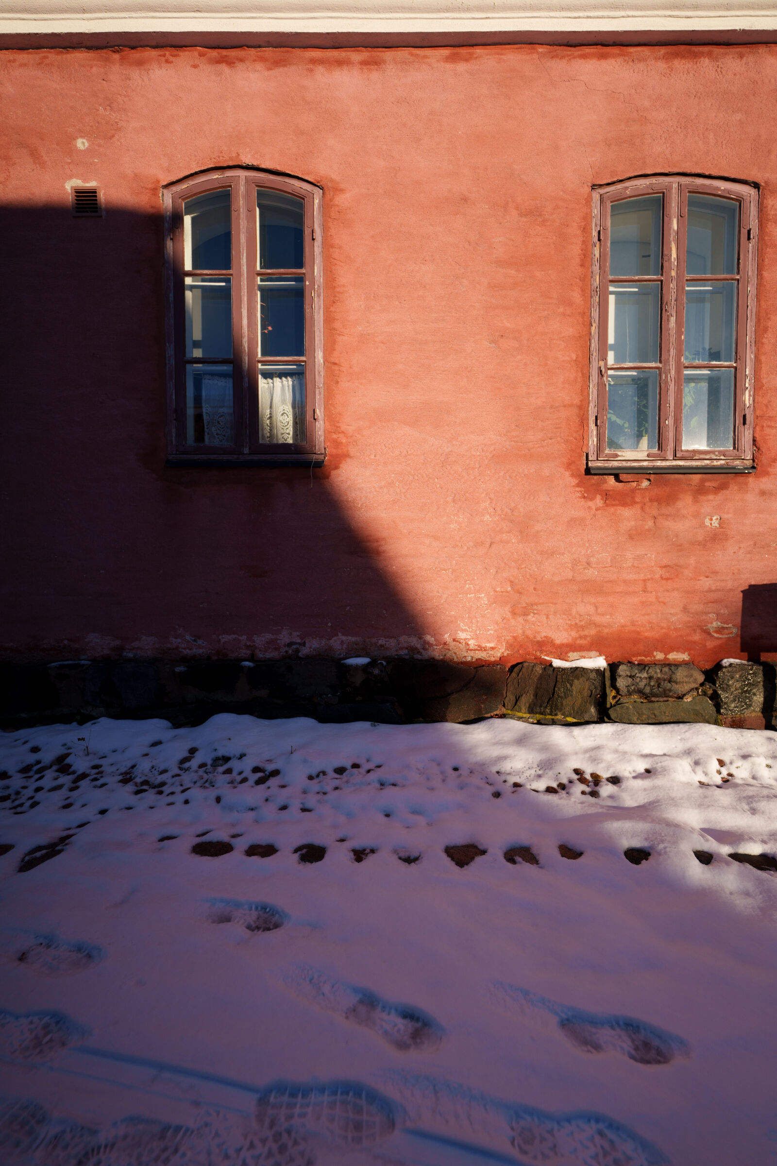 Sigma 14mm F1.4 DG DN sample photo. Red shadow building photography