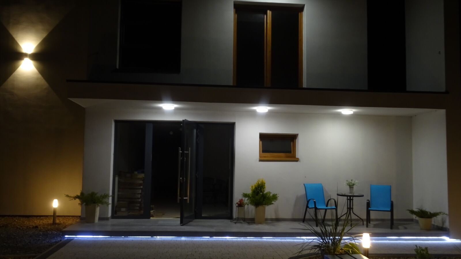 Sony DSC-HX60 sample photo. Night, house, terrace photography