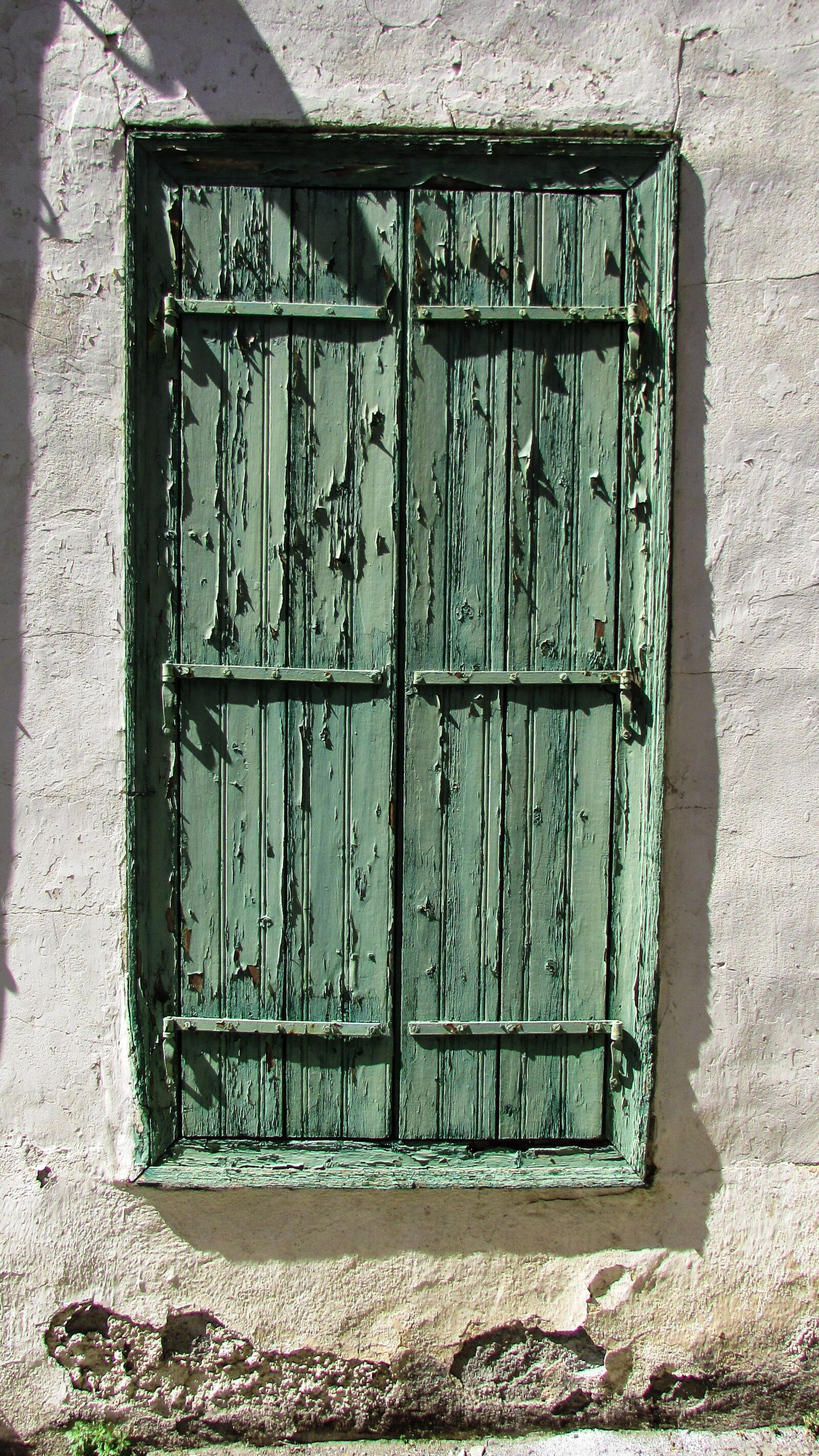 Canon PowerShot SX400 IS sample photo. Window, old, weathered photography