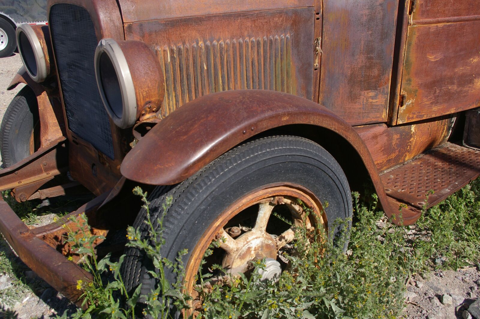 Pentax K100D Super sample photo. Rust, machinery, old photography