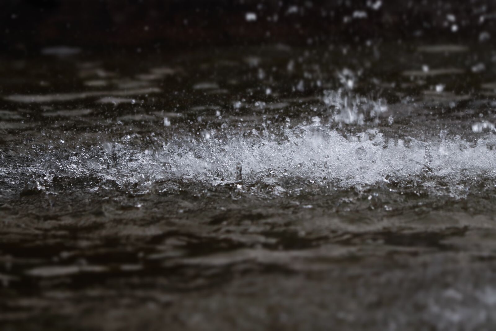 Canon EF 70-300 F4-5.6 IS II USM sample photo. Fountain, water, park photography
