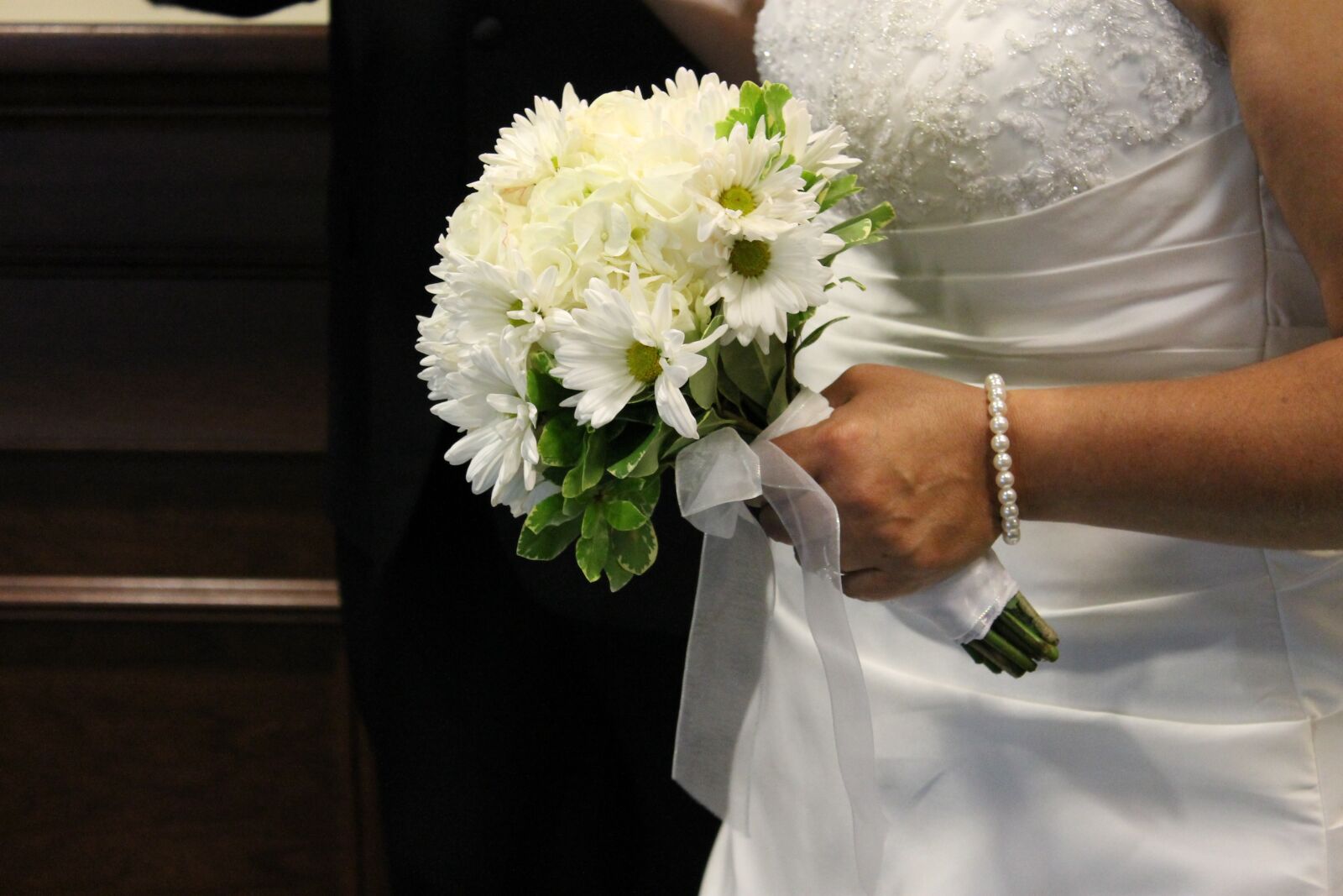 Canon EOS 1100D (EOS Rebel T3 / EOS Kiss X50) sample photo. Bride, bride flowers, wedding photography