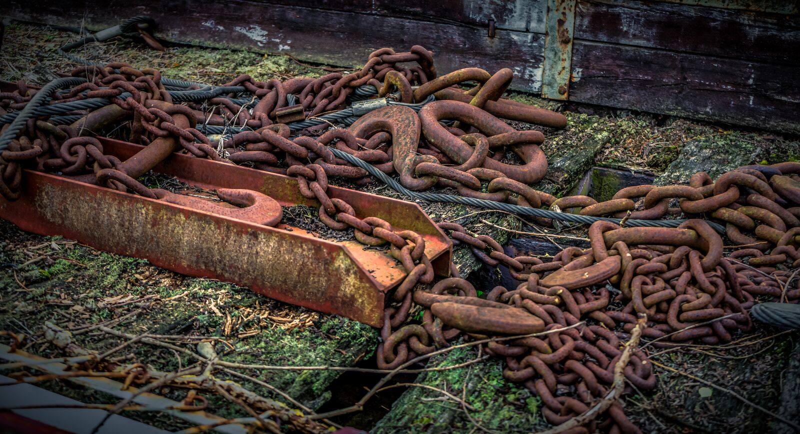 Sony a7 II + Sony FE 28-70mm F3.5-5.6 OSS sample photo. Chains, hack, iron photography