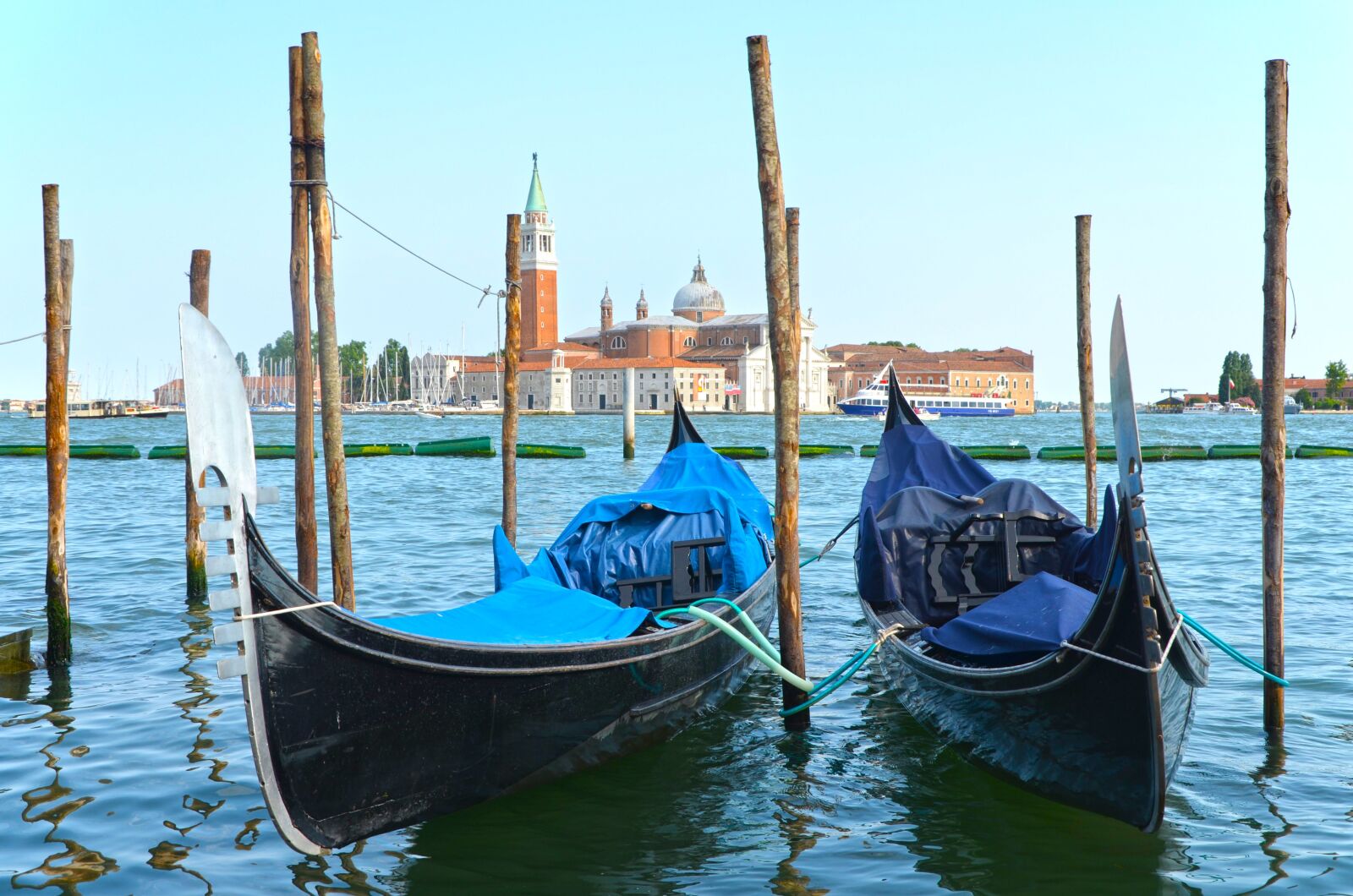 Nikon D5100 sample photo. Venice, gondola, blue photography