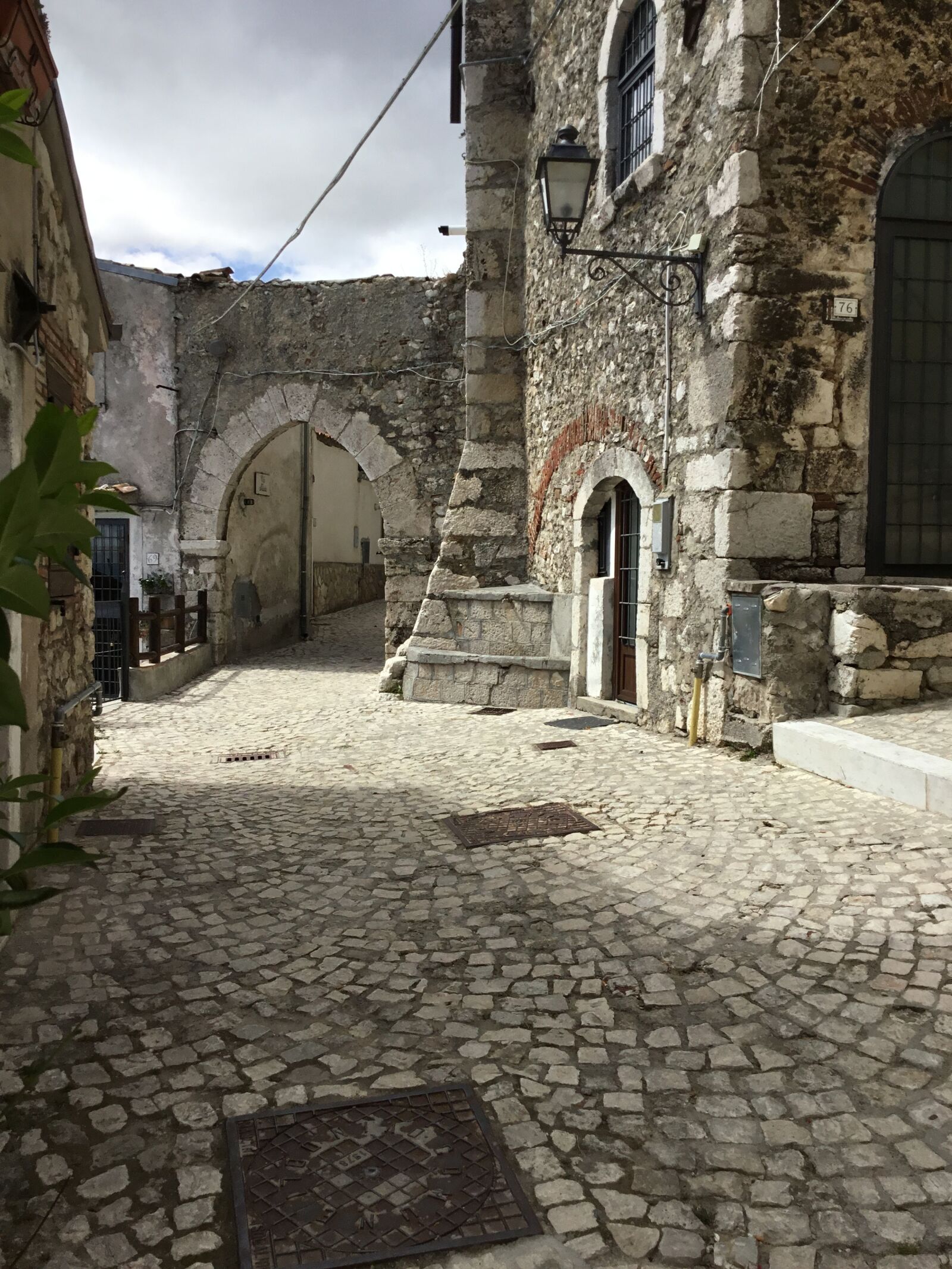 iPad Pro back camera 3.3mm f/2.4 sample photo. Villages, italians, historical photography