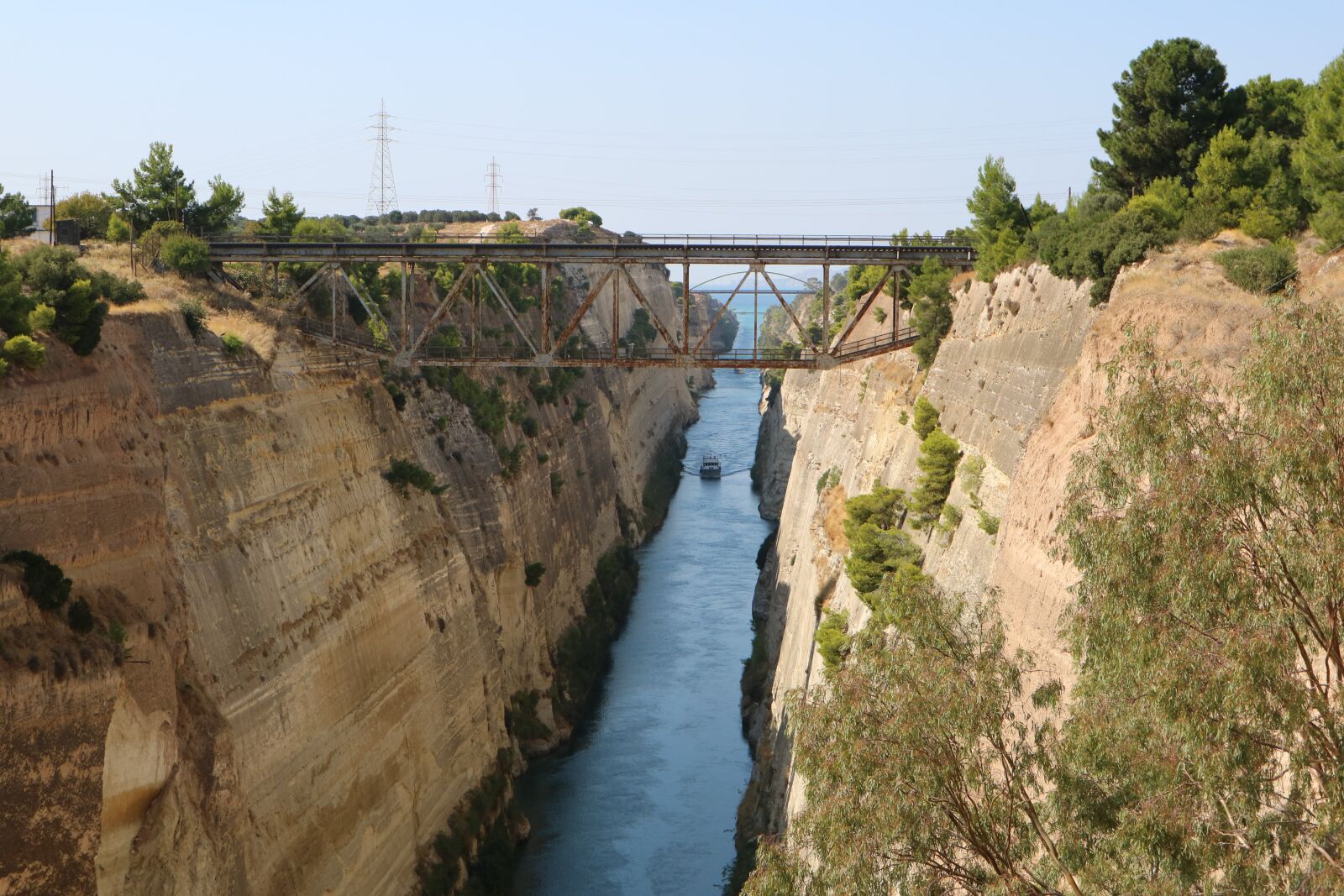 Canon EOS M3 + Canon EF-M 15-45mm F3.5-6.3 IS STM sample photo. Corinth canal, cliff, canal photography