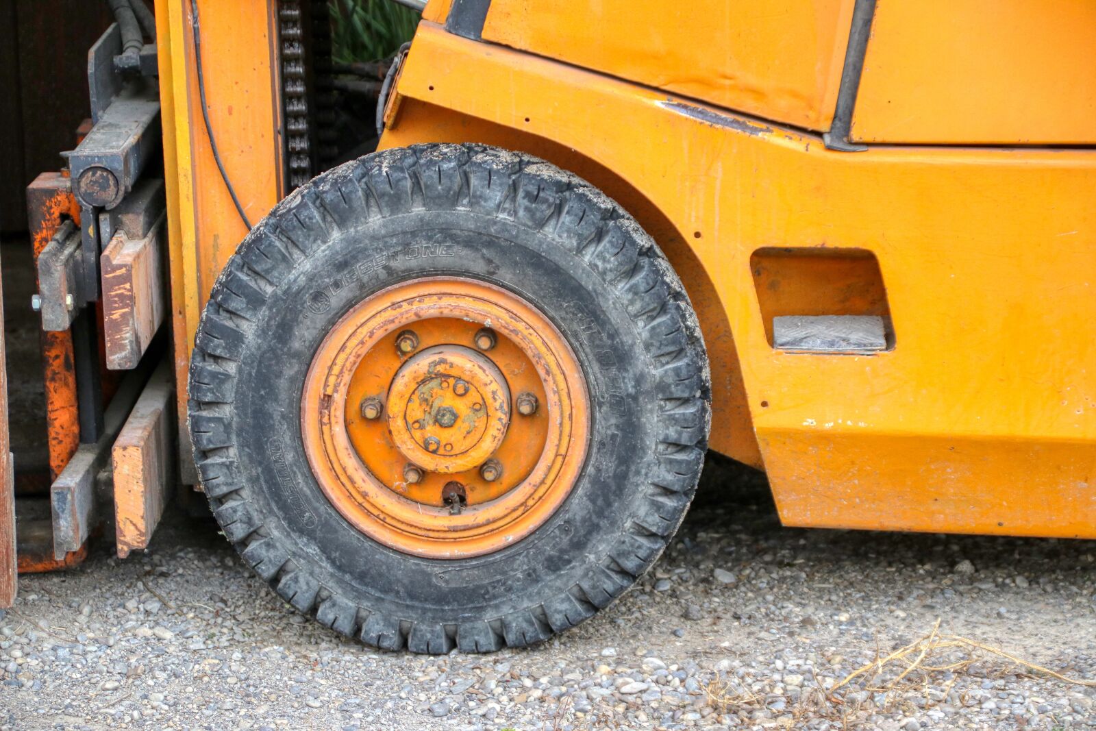 Canon EOS 80D sample photo. Wheel, stacker, forklift photography