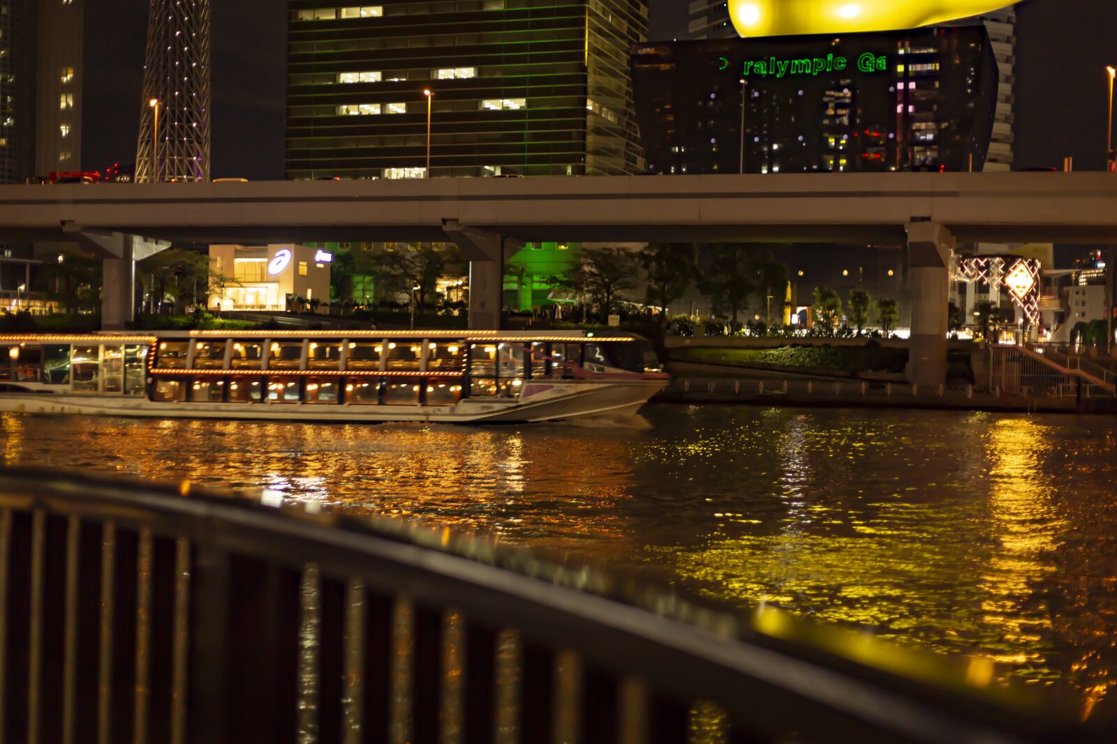 Canon EOS 6D + Canon EF 50mm F1.8 STM sample photo. Water taxi, water bus photography