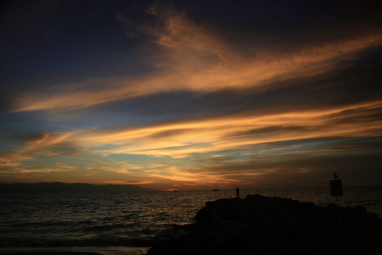 Canon EOS 400D (EOS Digital Rebel XTi / EOS Kiss Digital X) sample photo. Sunset, sea, vallarta photography