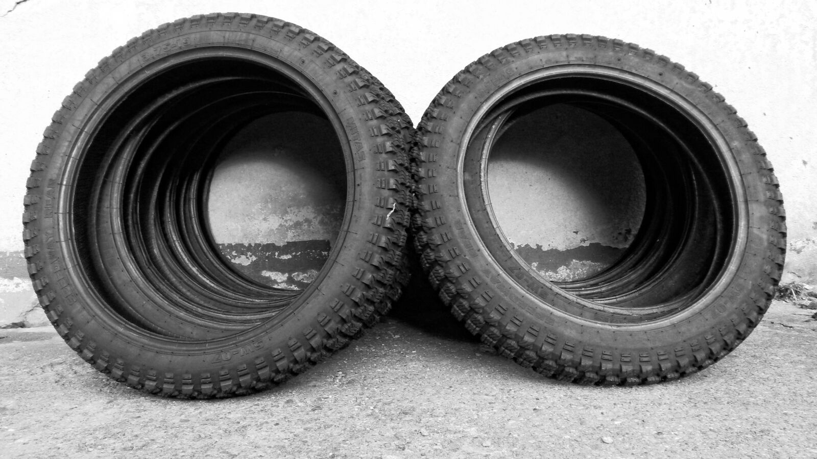Samsung Galaxy S4 Mini sample photo. Black, tires photography