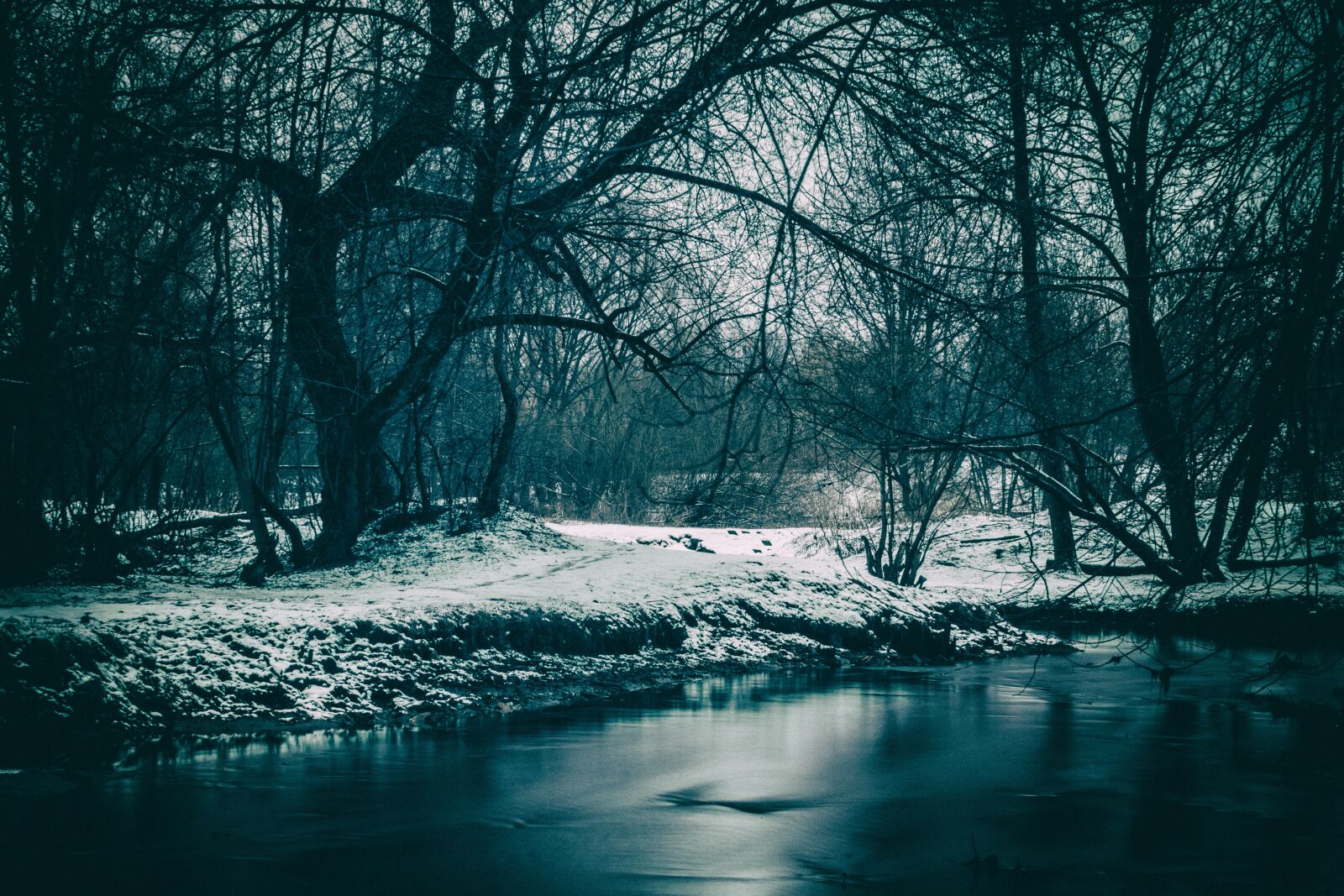 Canon EF 28-105mm f/3.5-4.5 USM sample photo. River, winter, mood photography