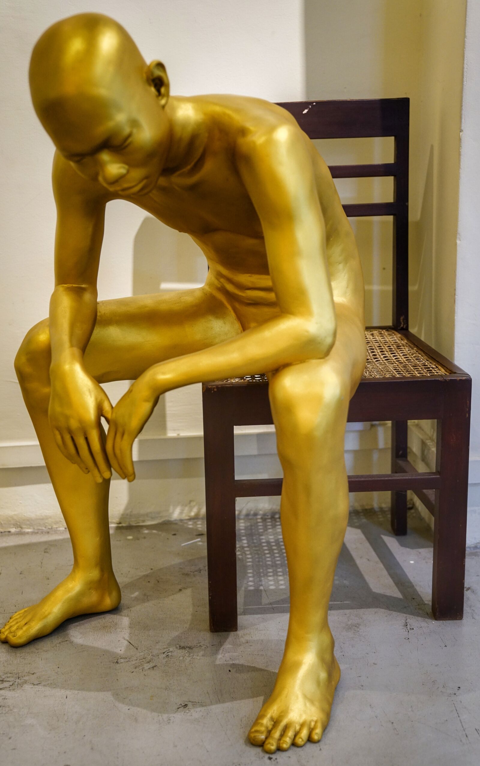 Sony a7R II + Sony FE 24-70mm F2.8 GM sample photo. Art, sculpture, seated photography