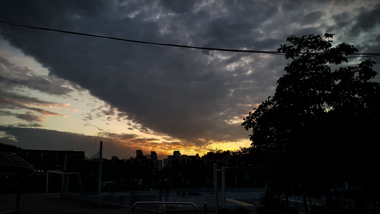 Samsung Galaxy Note4 sample photo. Sky, sunset, wood photography