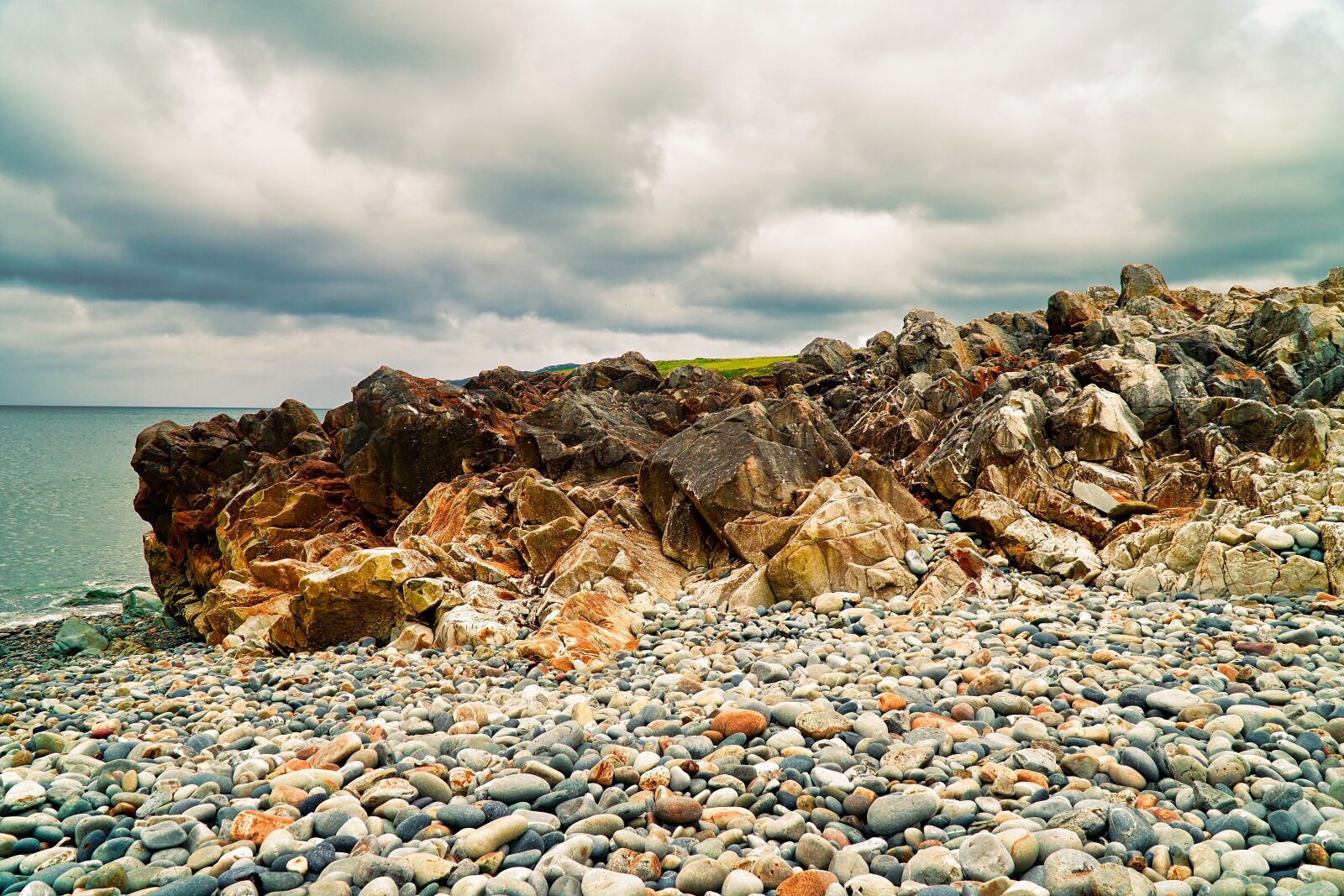 Sony a6300 sample photo. Rock, beach, pebbles photography