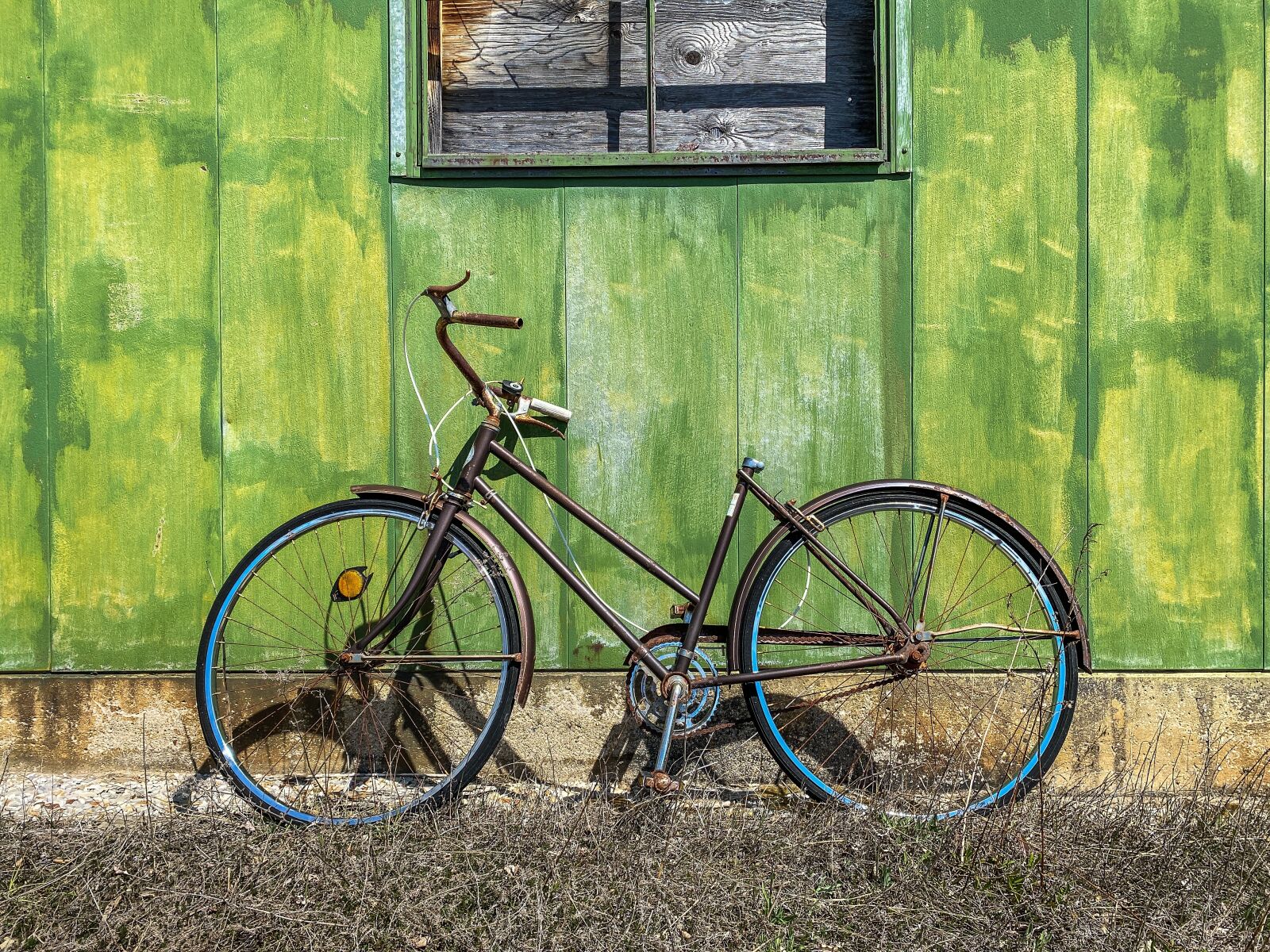 iPhone 11 Pro back triple camera 4.25mm f/1.8 sample photo. Bike, bicycle, old photography