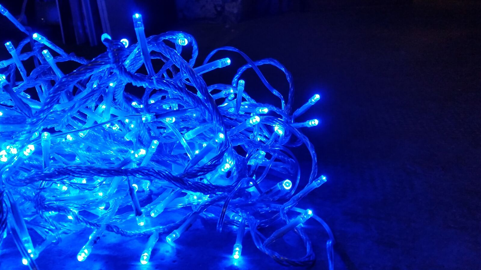 Samsung Galaxy S5 sample photo. Blue, lights, color photography