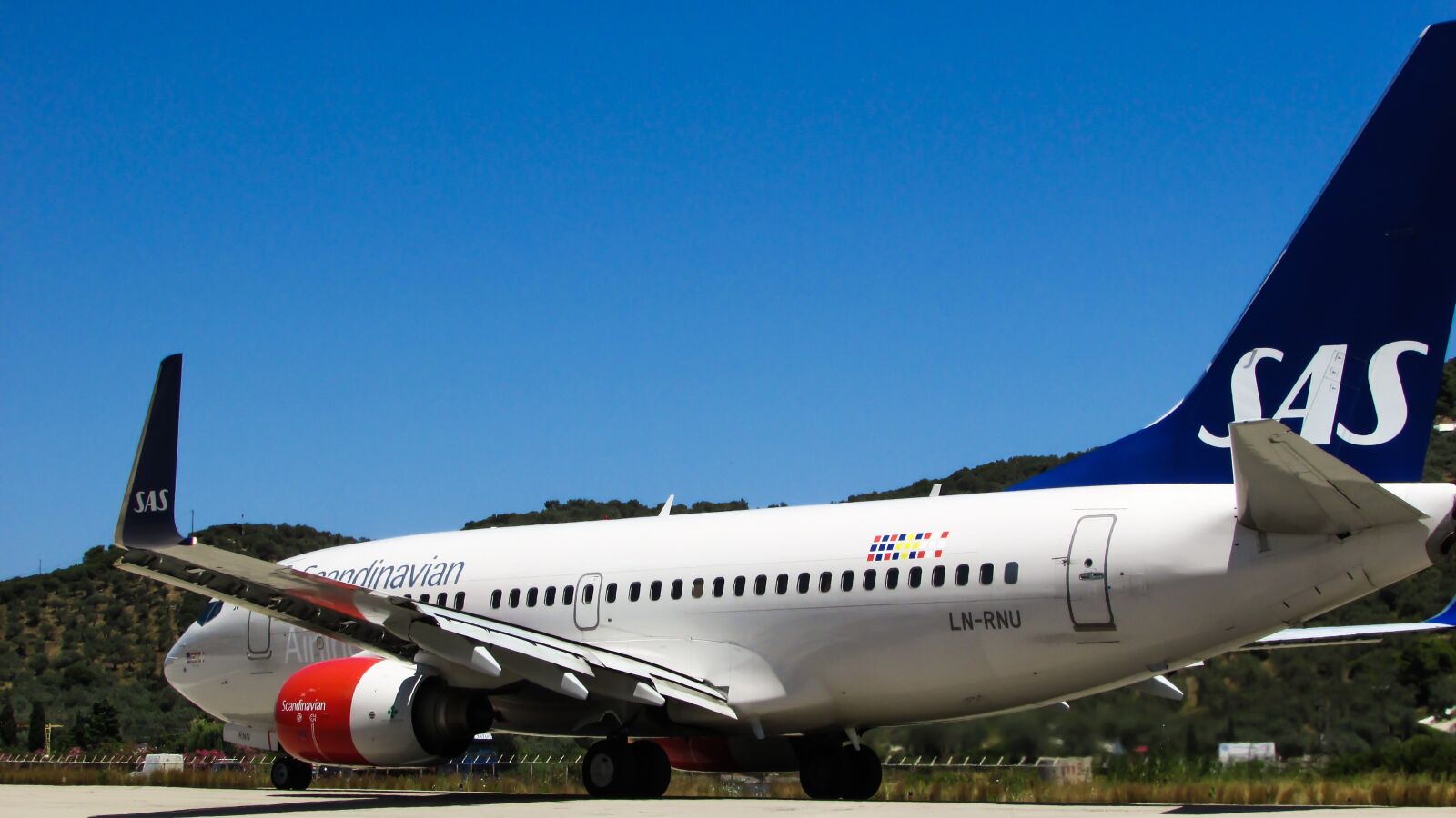 Canon PowerShot SX400 IS sample photo. Airplane, airport, scandinavian photography