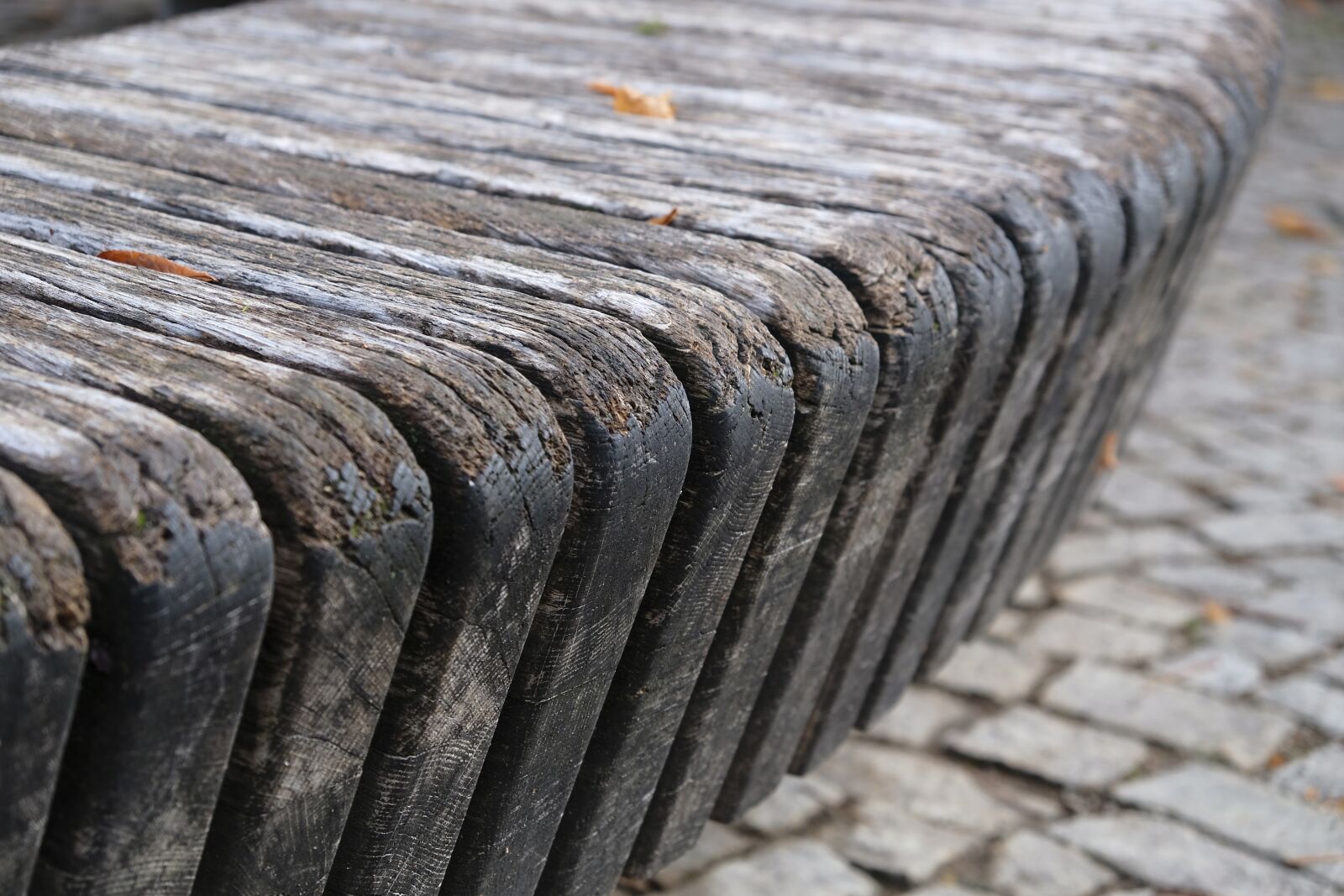 Fujifilm XF 18-55mm F2.8-4 R LM OIS sample photo. Bank, bench, wooden bench photography