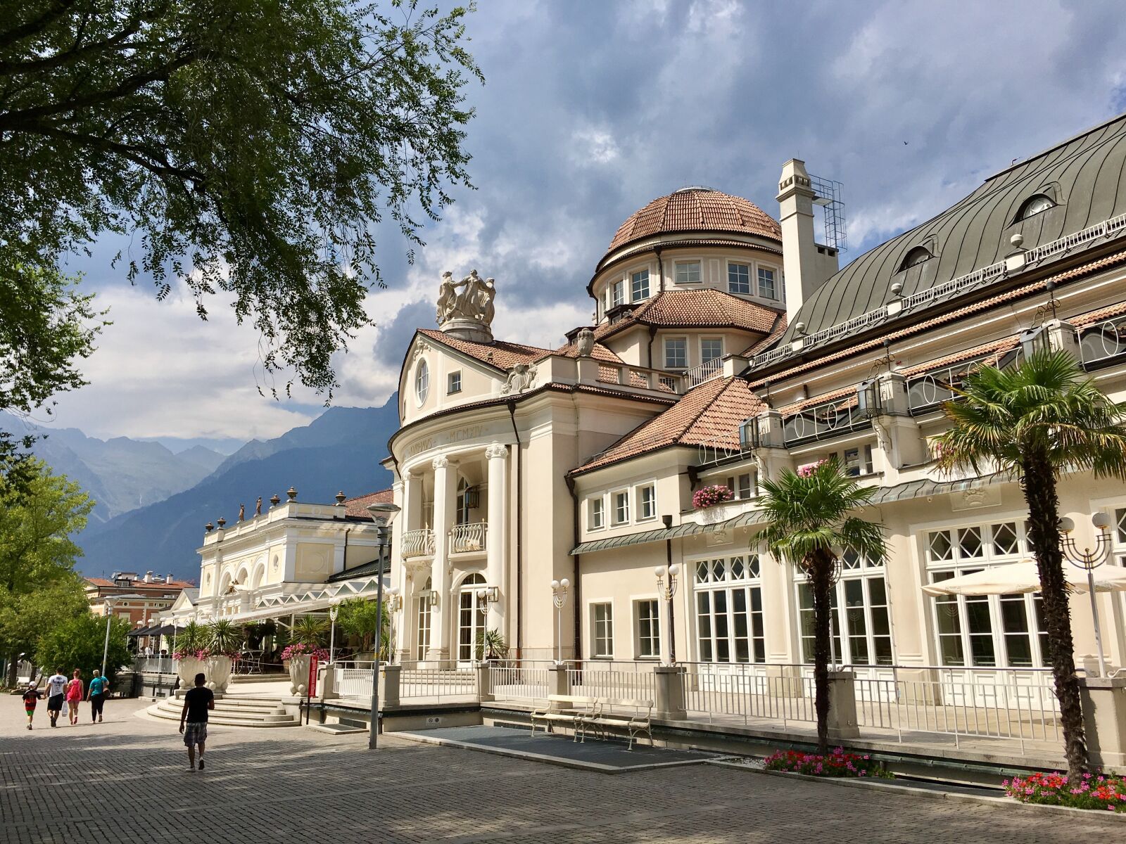Apple iPhone 6s Plus sample photo. Meran, kurhaus, building photography