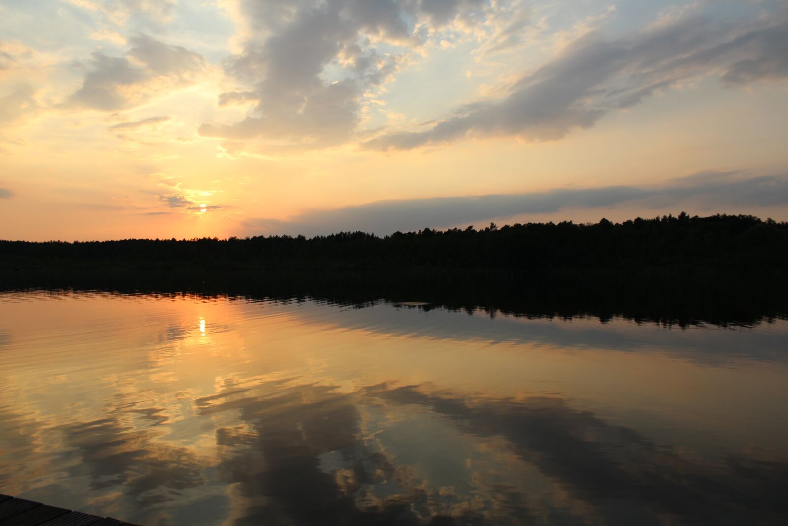Canon EOS 100D (EOS Rebel SL1 / EOS Kiss X7) sample photo. Anglers club lubowsee, sunset photography