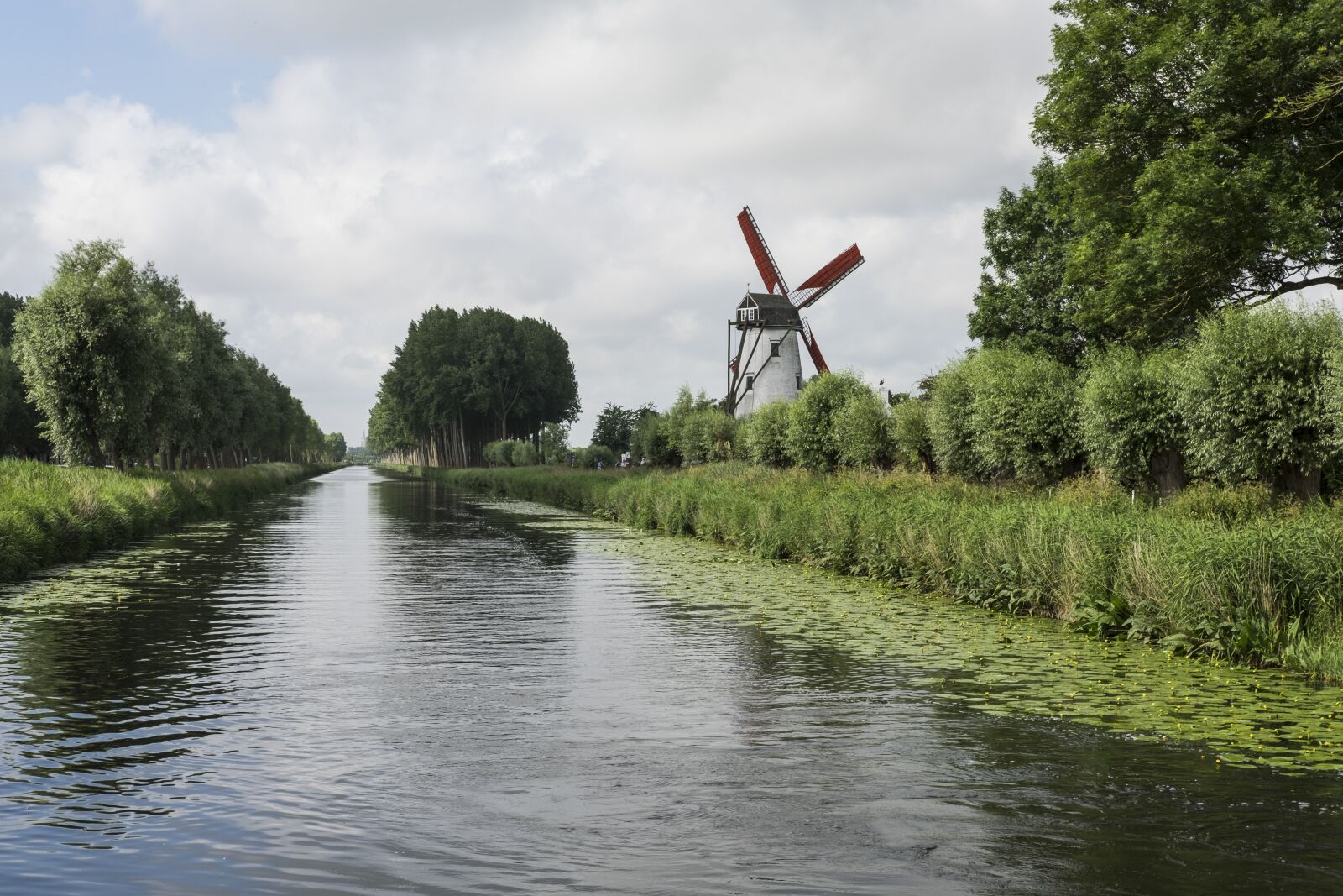 Fujifilm XF 35mm F2 R WR sample photo. Damme bruges, channel, light photography