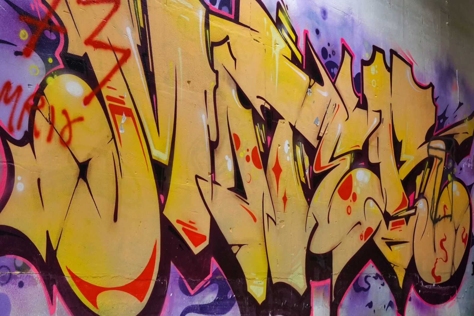 Sony E 16-50mm F3.5-5.6 PZ OSS sample photo. Graffiti, artwork, art photography