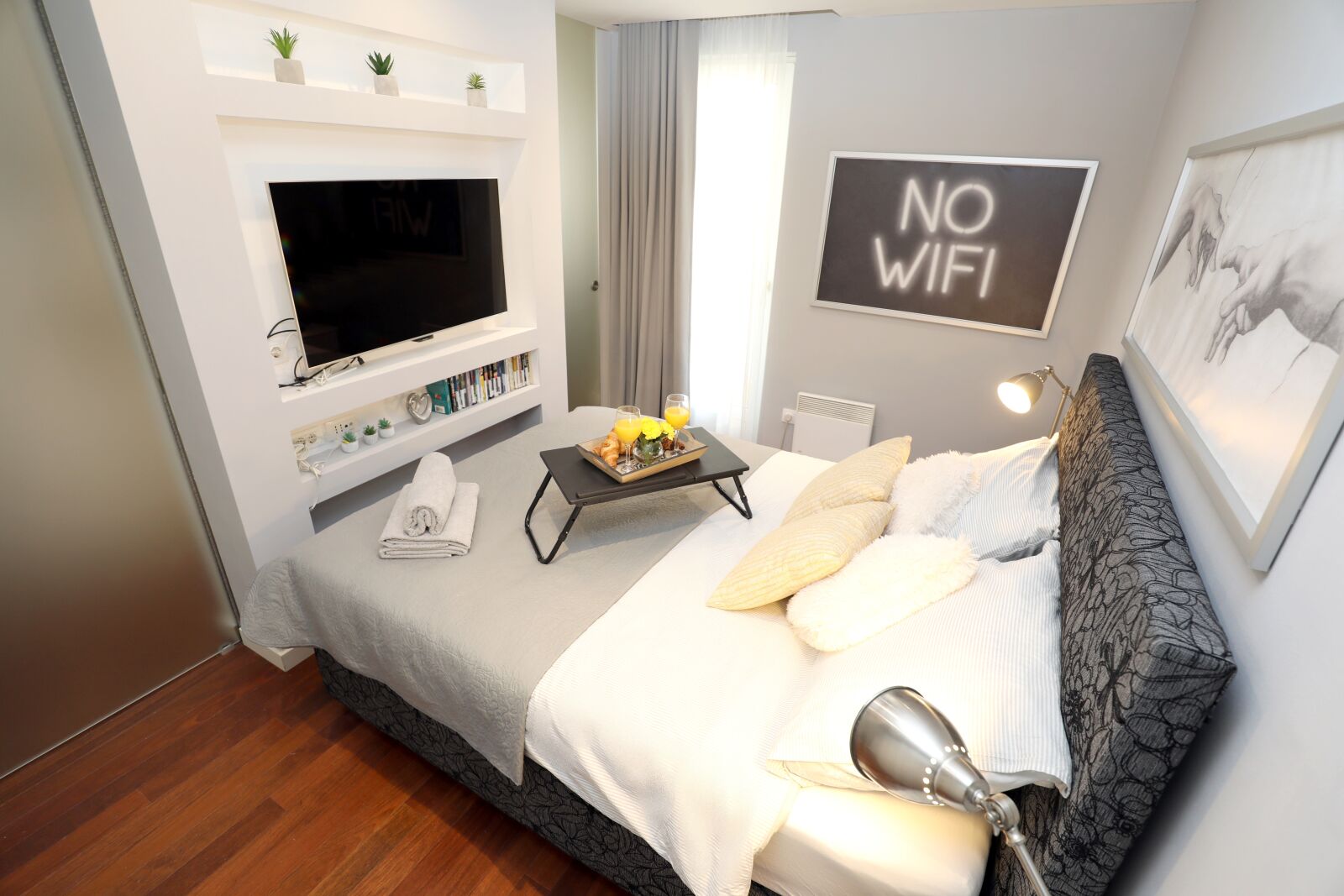 Canon EF 16-35mm F4L IS USM sample photo. Room, bed, indoors photography