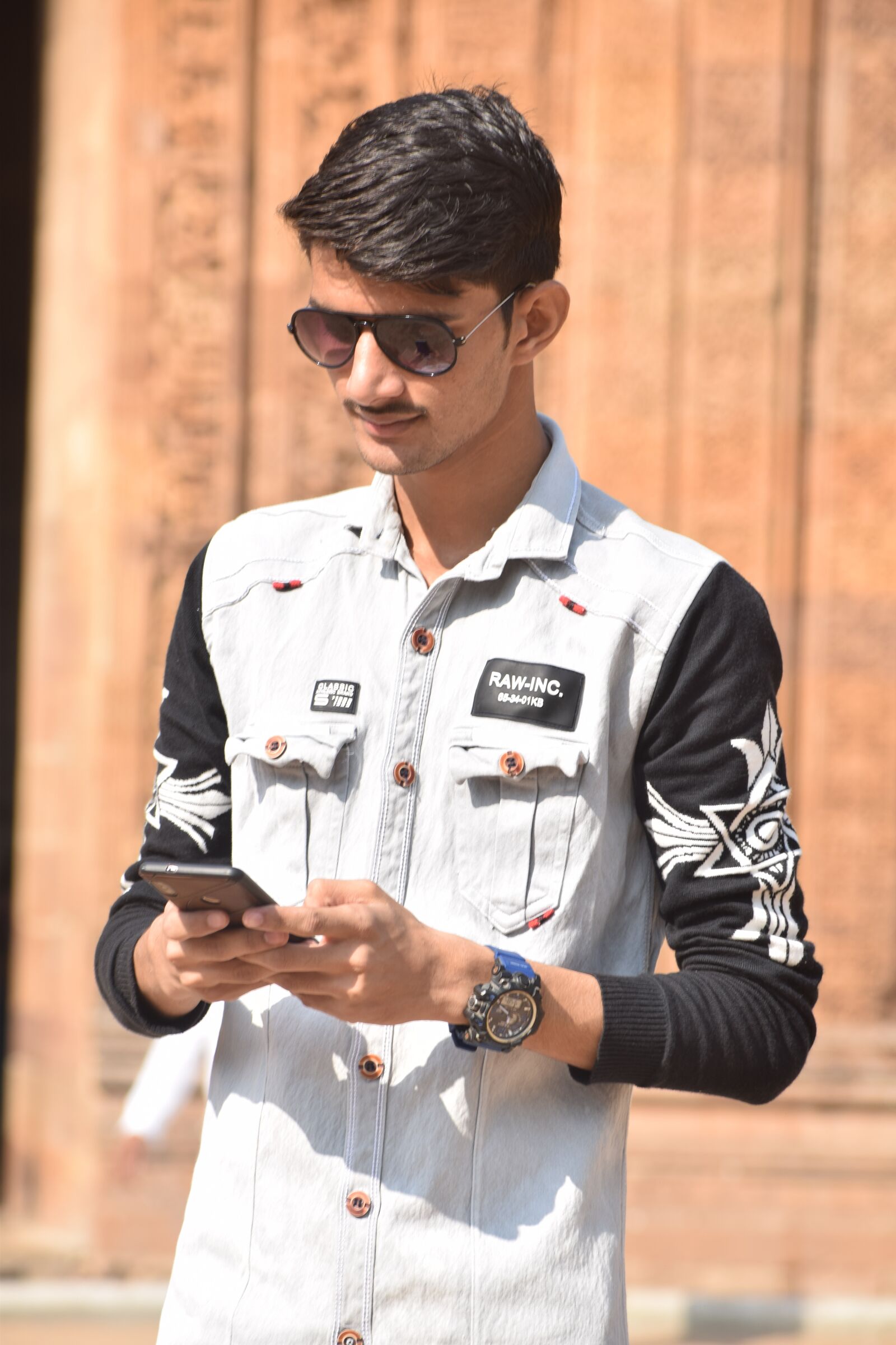 Nikon D3300 sample photo. Typing, standing, phone photography