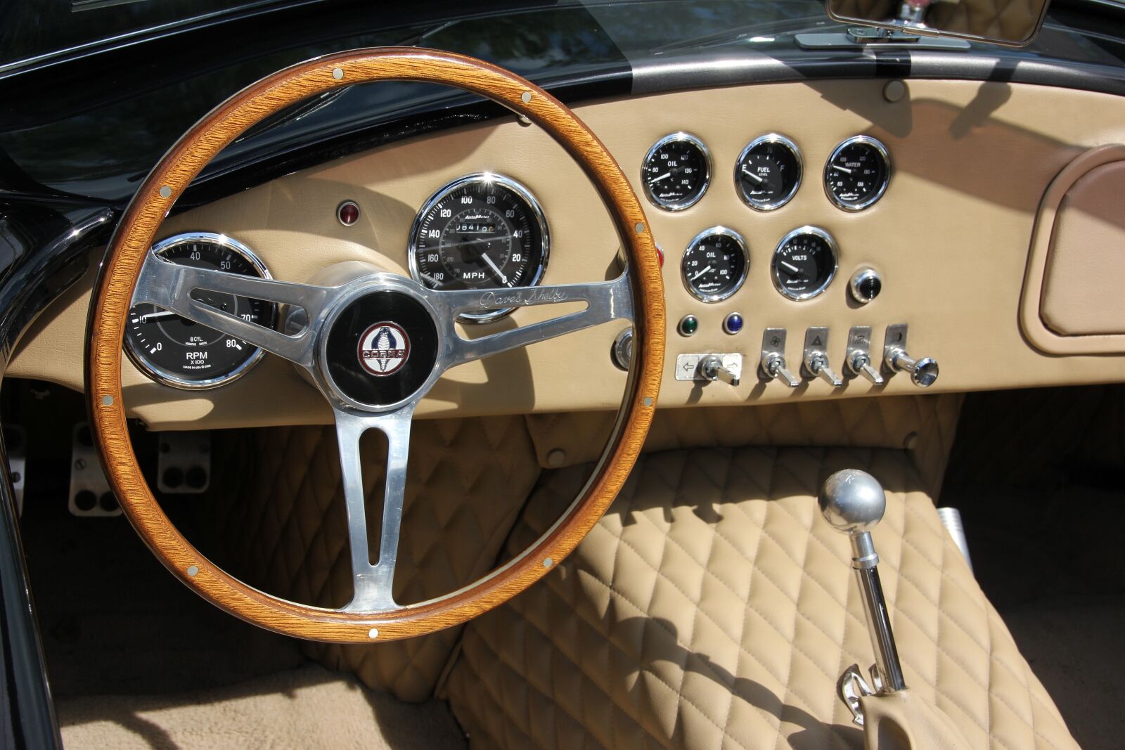 Canon EOS 550D (EOS Rebel T2i / EOS Kiss X4) sample photo. Dashboard, auto, steering wheel photography