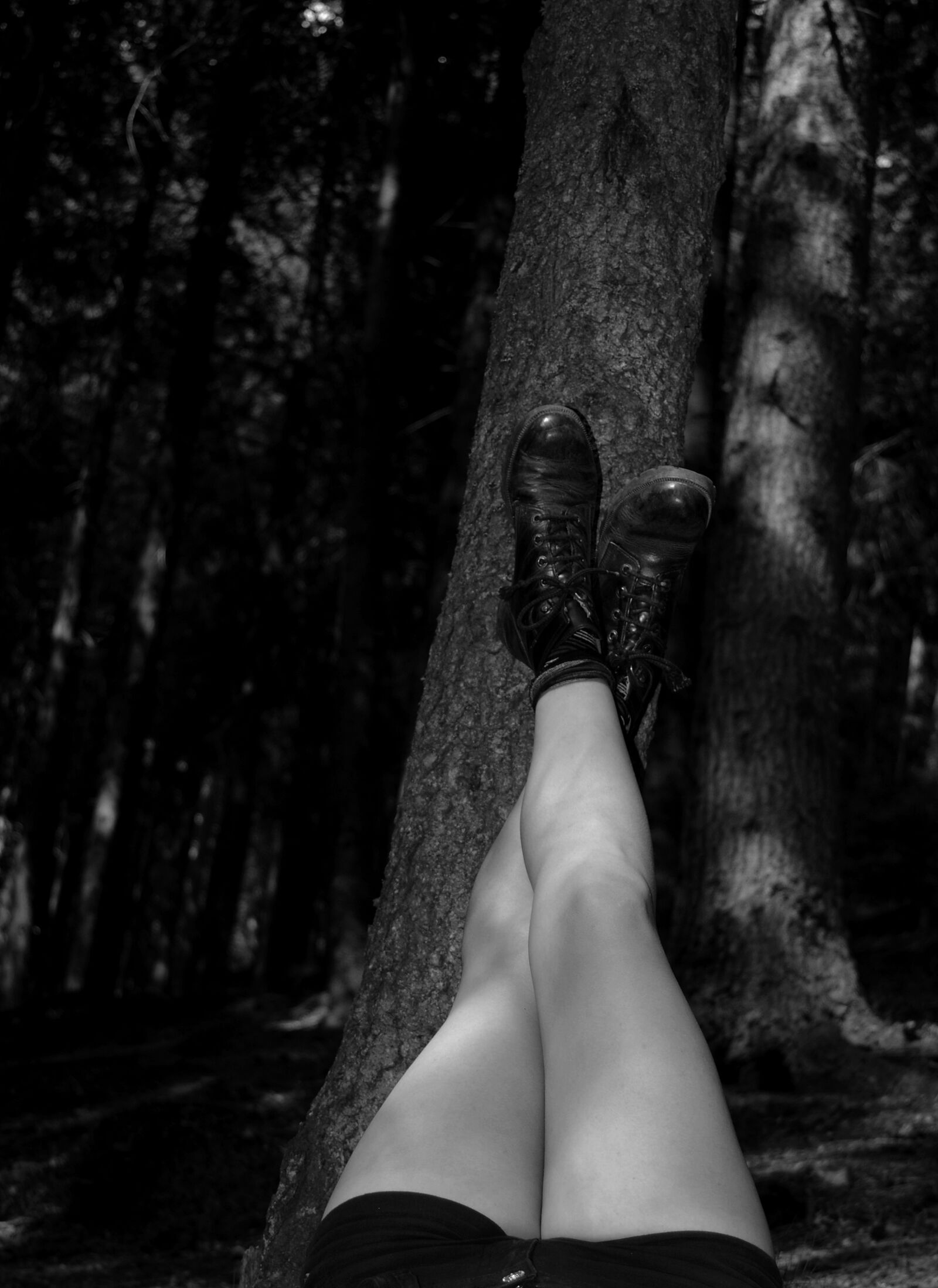 Nikon D3000 sample photo. Legs, rock, freedom photography
