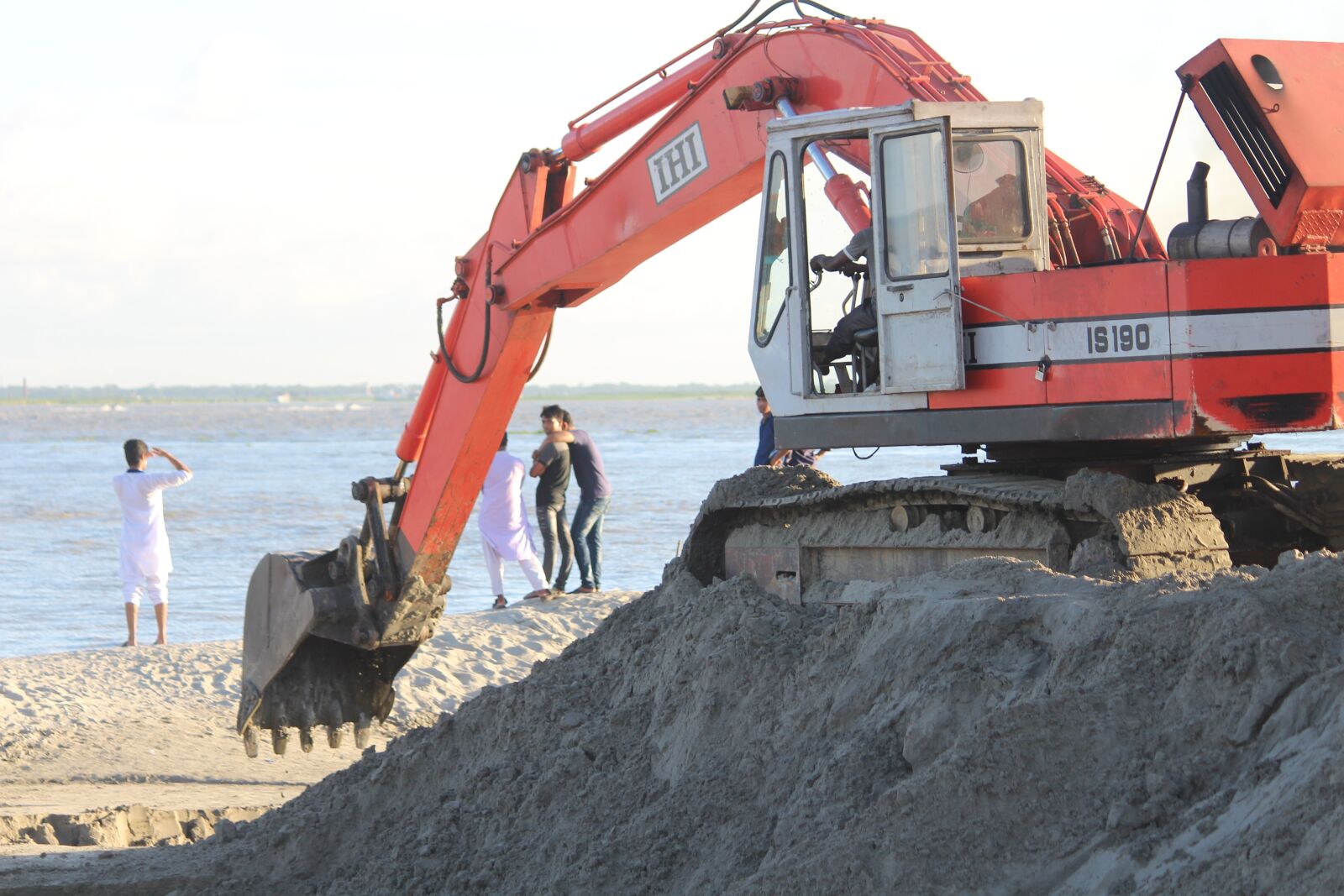 Canon EOS 700D (EOS Rebel T5i / EOS Kiss X7i) sample photo. Bulldozer, power shovel, scoop photography