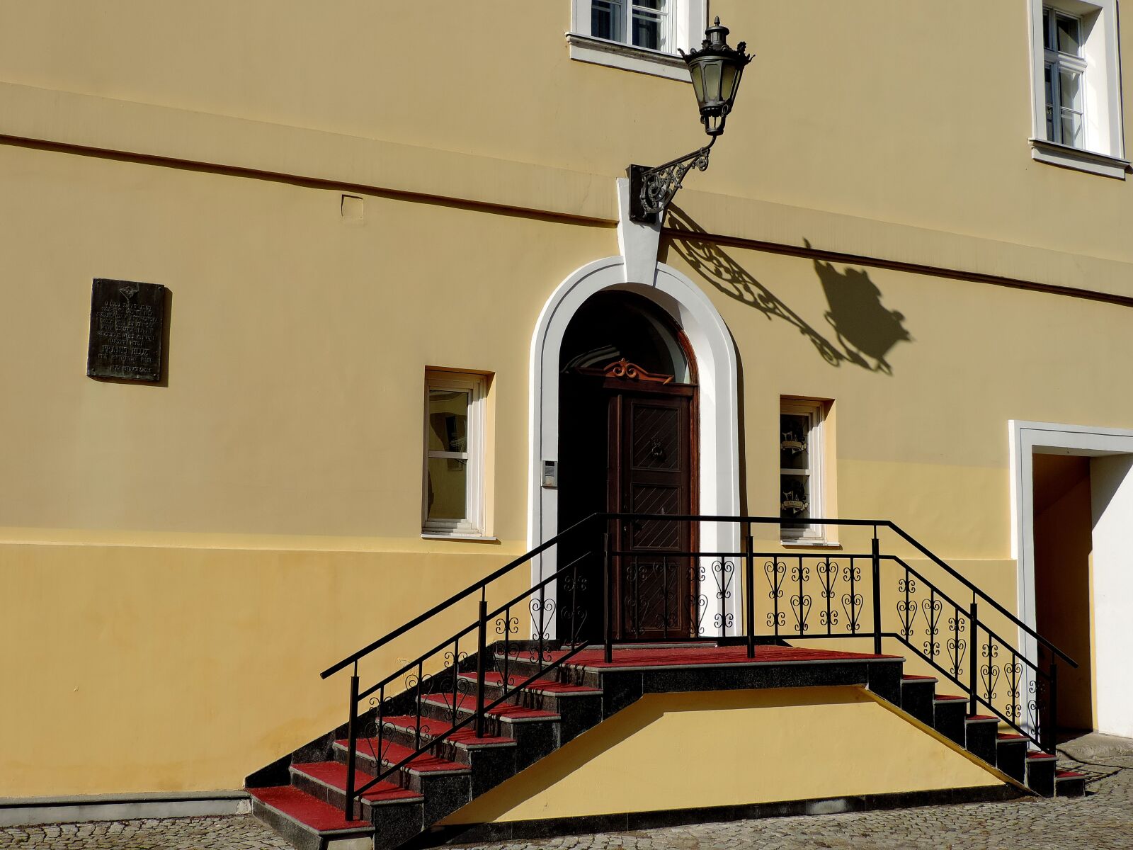 Nikon Coolpix P520 sample photo. Front door, staircase, building photography