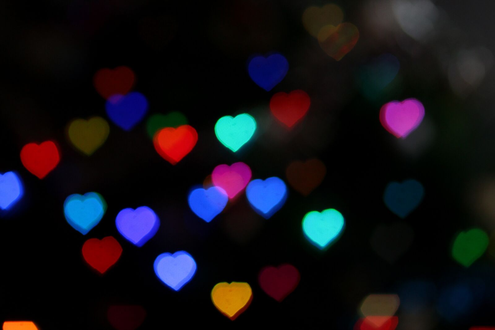 Canon EOS 700D (EOS Rebel T5i / EOS Kiss X7i) + Canon EF 85mm F1.8 USM sample photo. Heart, bokeh, decorations photography
