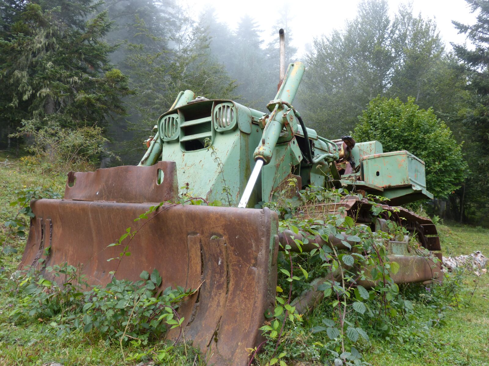 Panasonic DMC-FZ62 sample photo. Excavator, abandoned, old photography