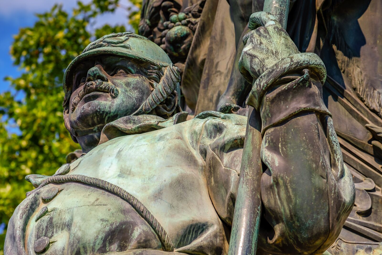 Fujifilm XF 55-200mm F3.5-4.8 R LM OIS sample photo. Statue, soldier, monument photography