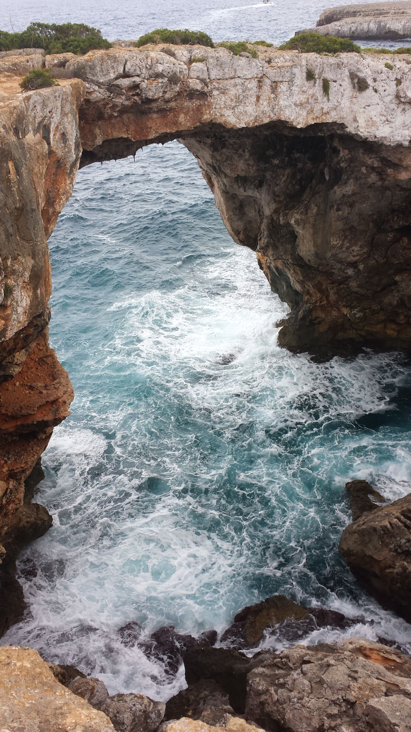 Samsung Galaxy S4 sample photo. Cave, rocks, water photography