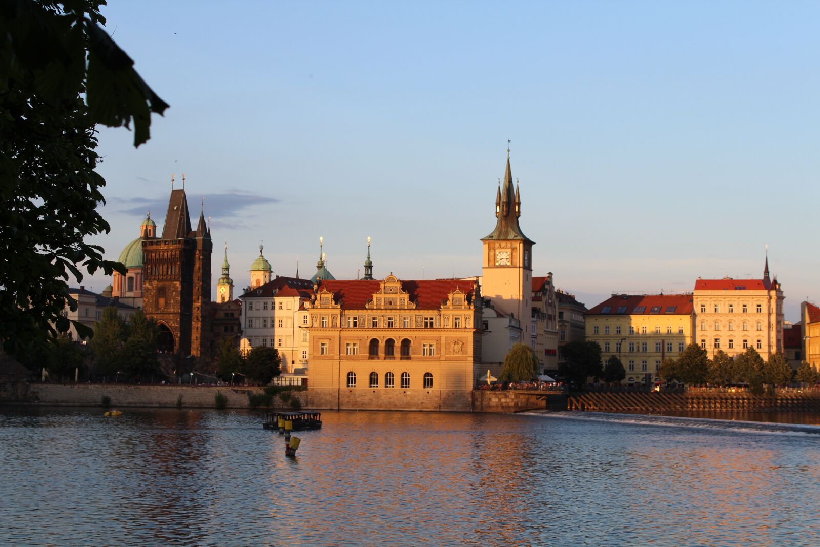 Canon EOS 1300D (EOS Rebel T6 / EOS Kiss X80) sample photo. Prague, river, vltava photography