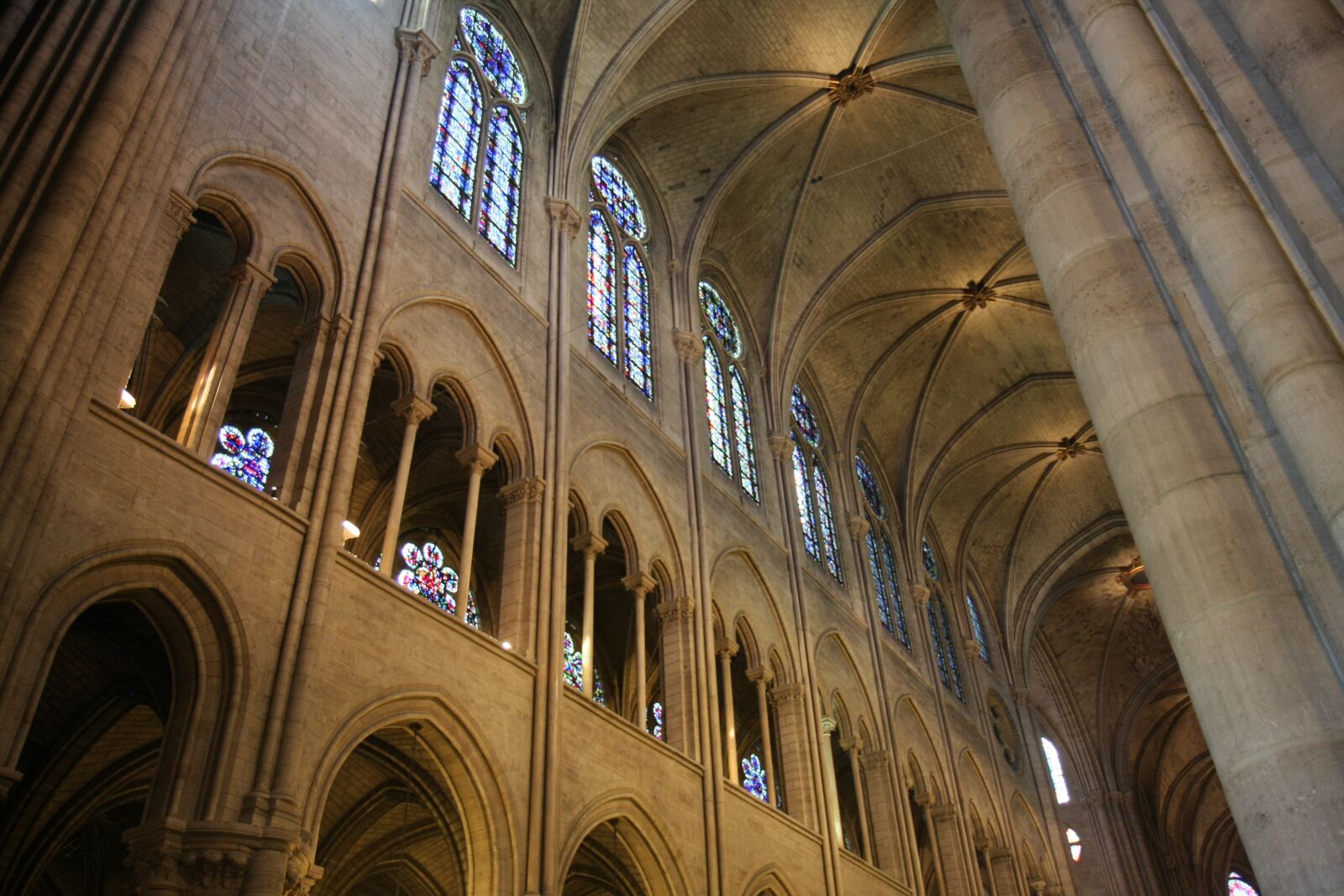 Canon EOS 40D + Sigma 12-24mm f/4.5-5.6 EX DG ASPHERICAL HSM + 1.4x sample photo. Notre dame, stained glass photography