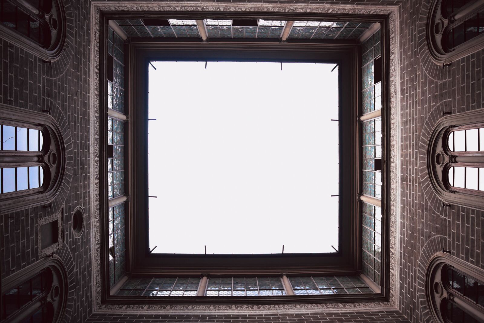 Canon EF-M 15-45mm F3.5-6.3 IS STM sample photo. Roof, building, vintage photography