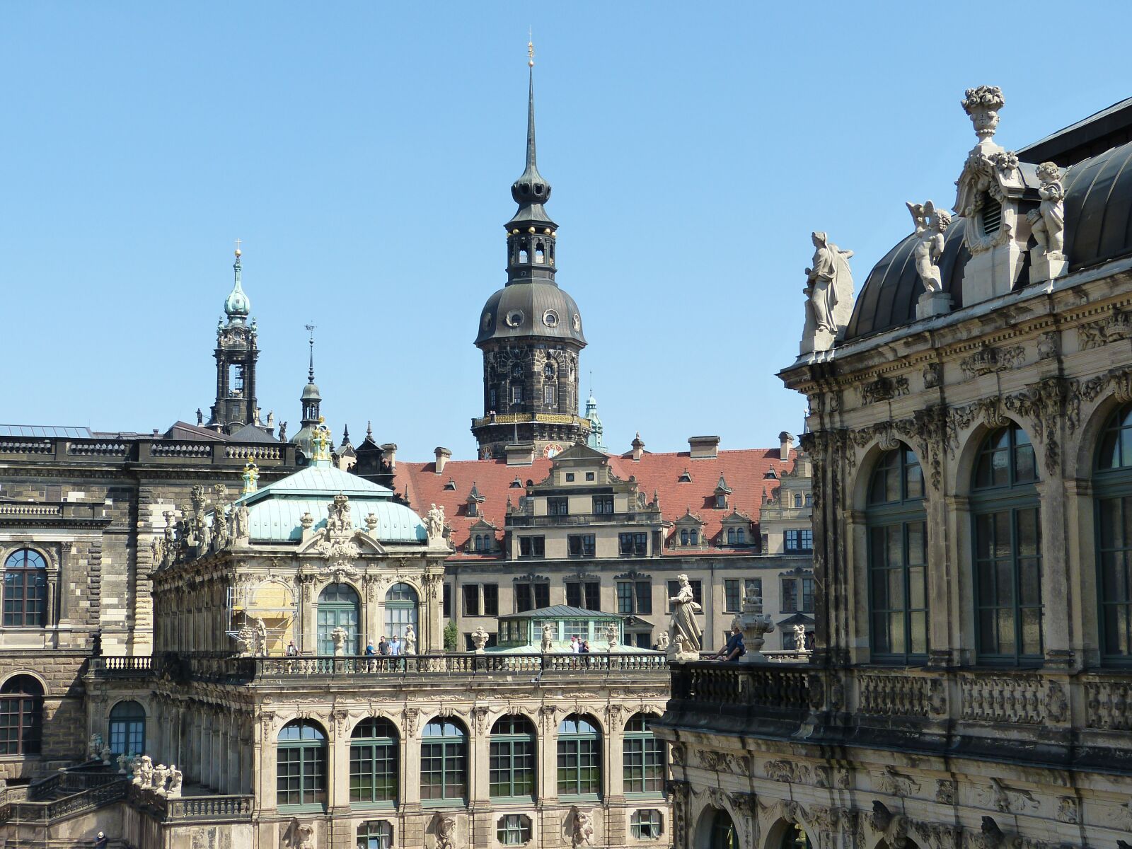 Panasonic Lumix DMC-FZ150 sample photo. Dresden, kennel, landmark photography