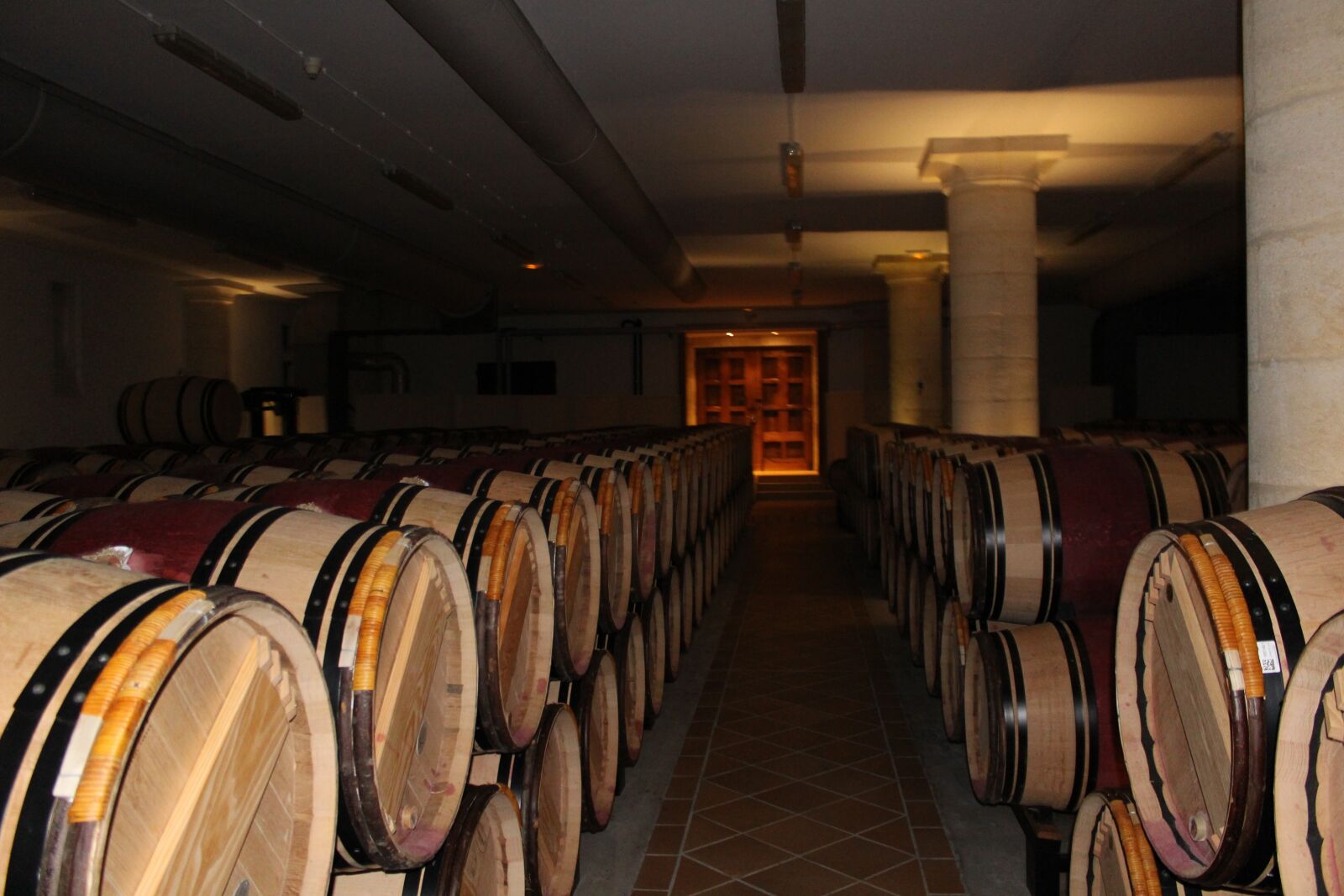 Canon EOS 100D (EOS Rebel SL1 / EOS Kiss X7) sample photo. Wine, chai, wine shop photography