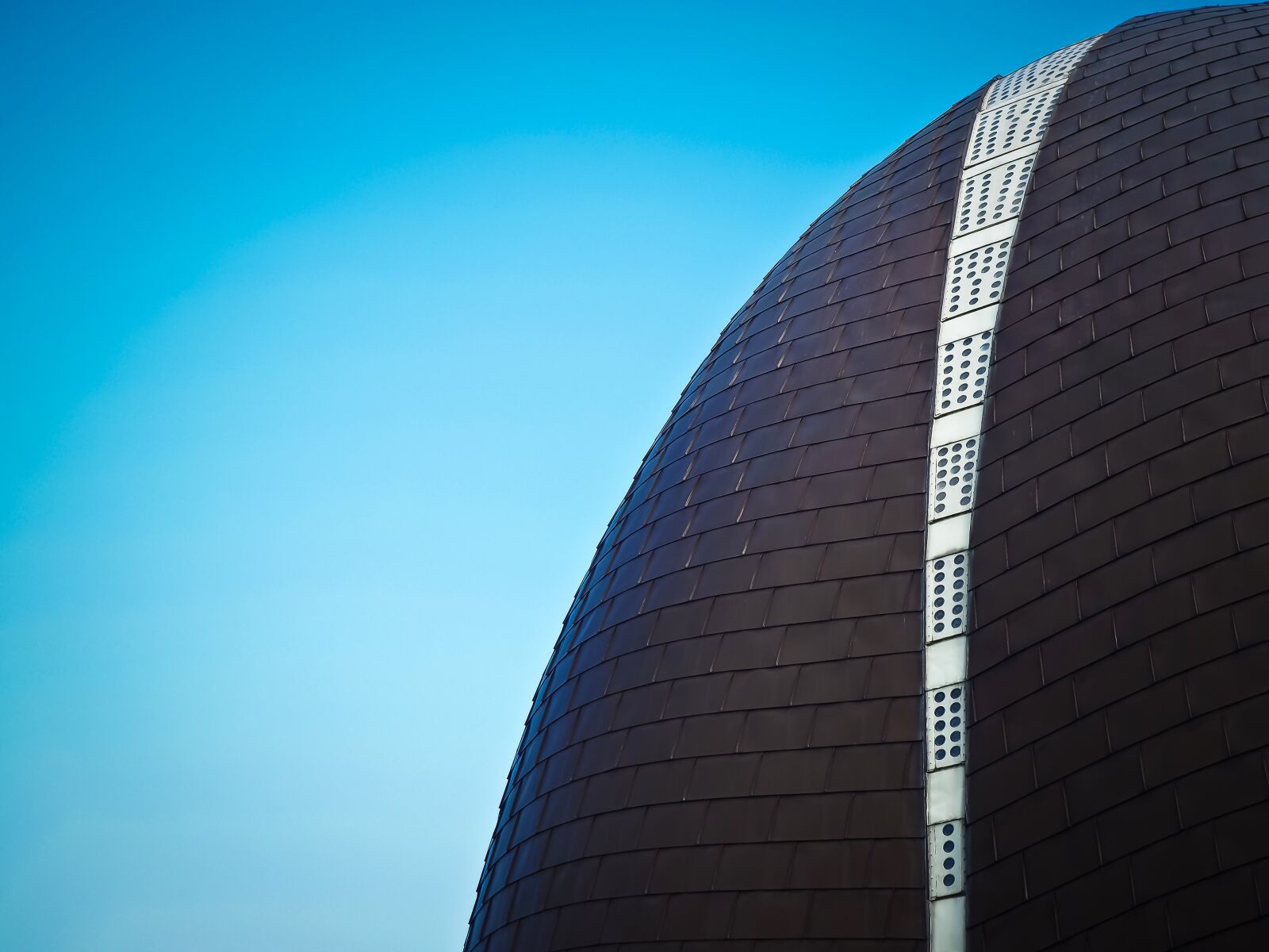 Olympus OM-D E-M10 sample photo. Architecture, roof, building photography