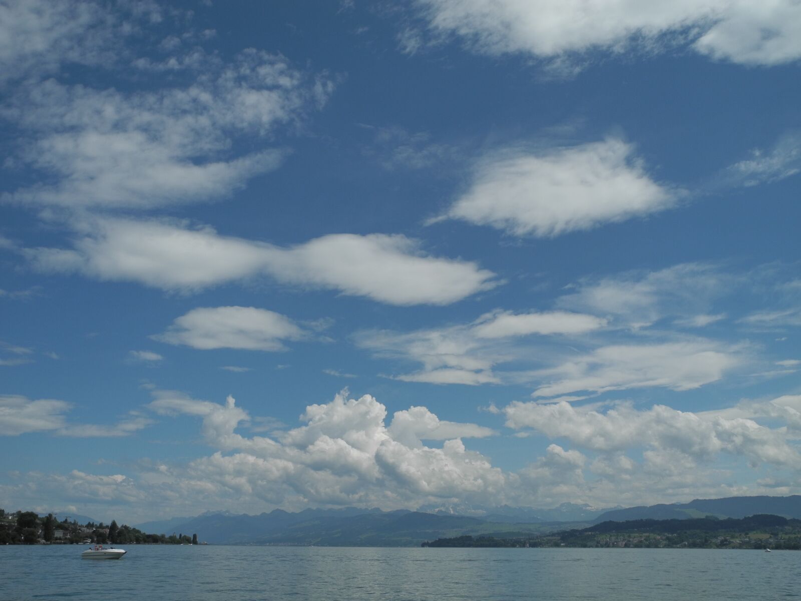Nikon Coolpix P7000 sample photo. Horizon, clouds, lake photography