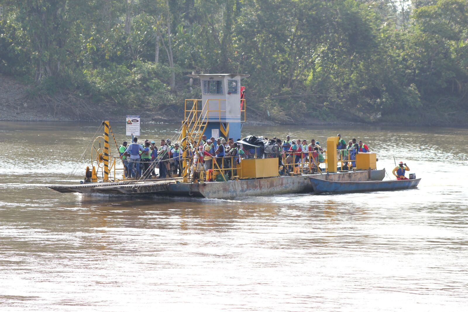 Canon EOS 550D (EOS Rebel T2i / EOS Kiss X4) sample photo. Planchon, river, transport photography