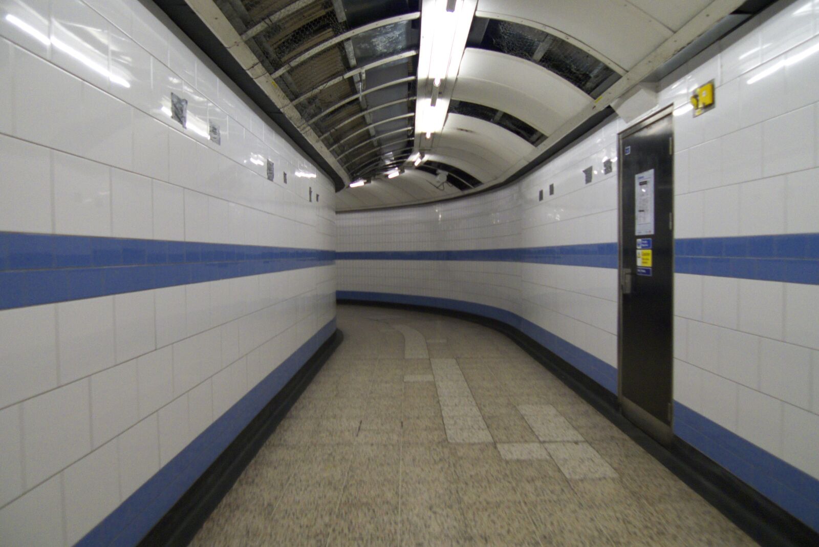 Panasonic Lumix DMC-LX3 sample photo. Underground, london, empty photography